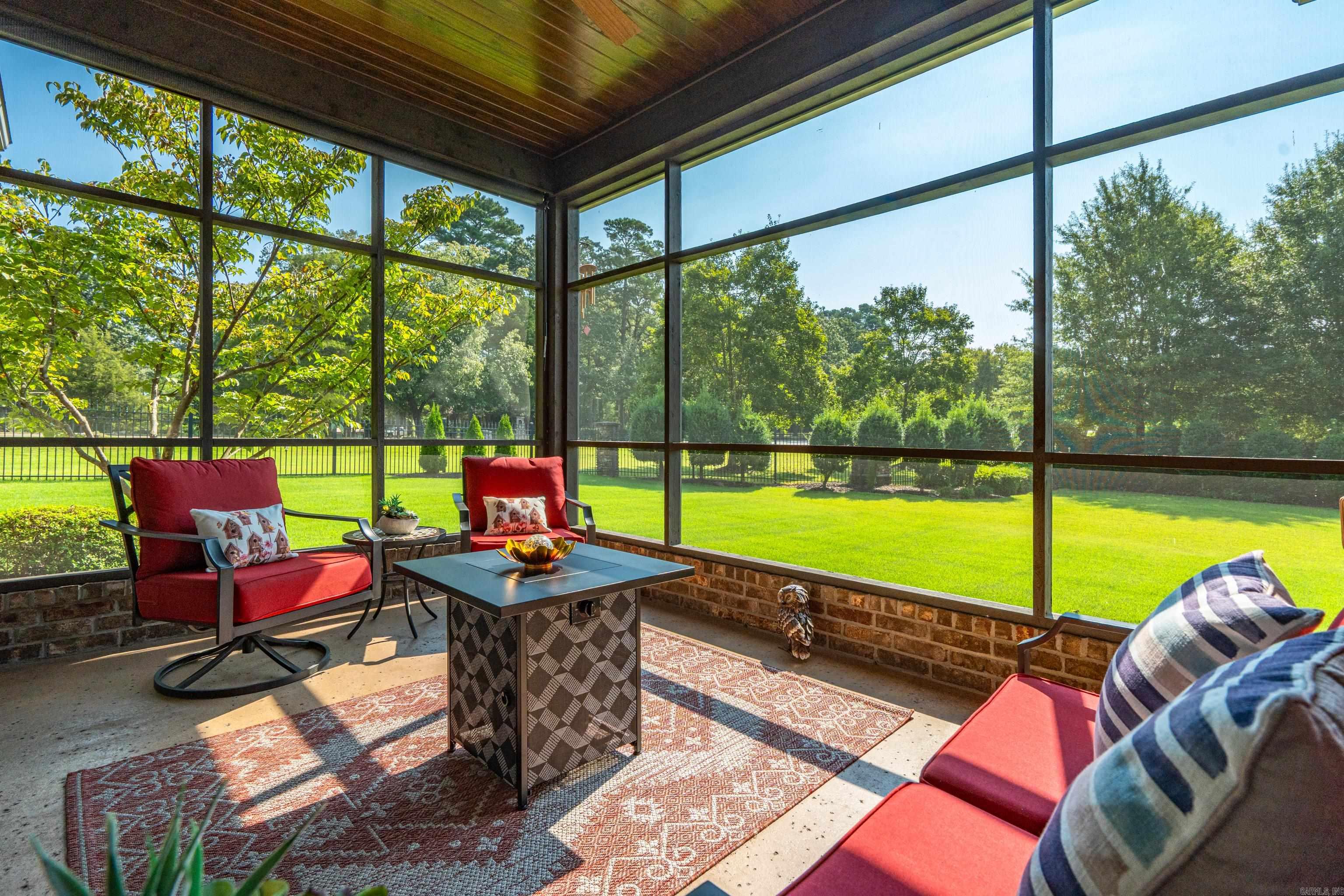 ARLINGTON PARK - Residential