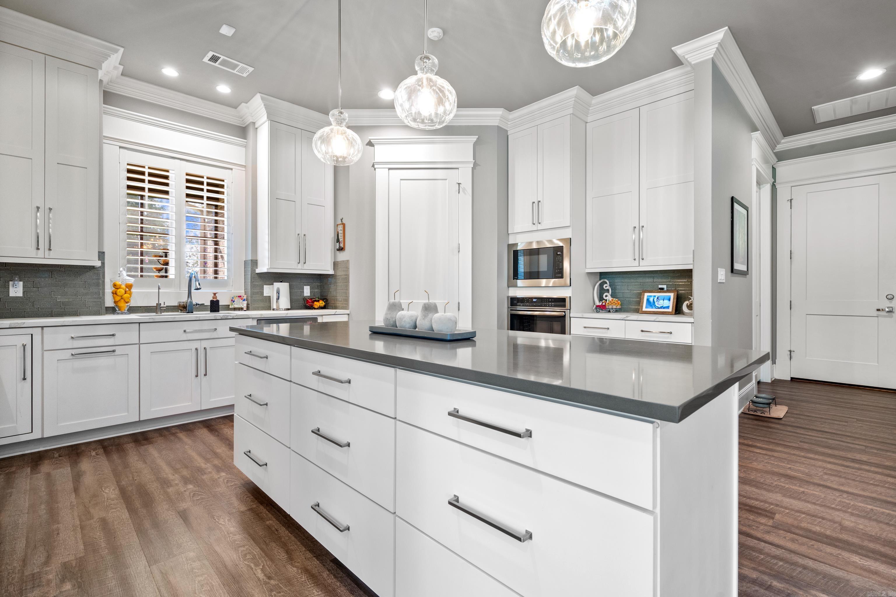 ARLINGTON PARK - Residential