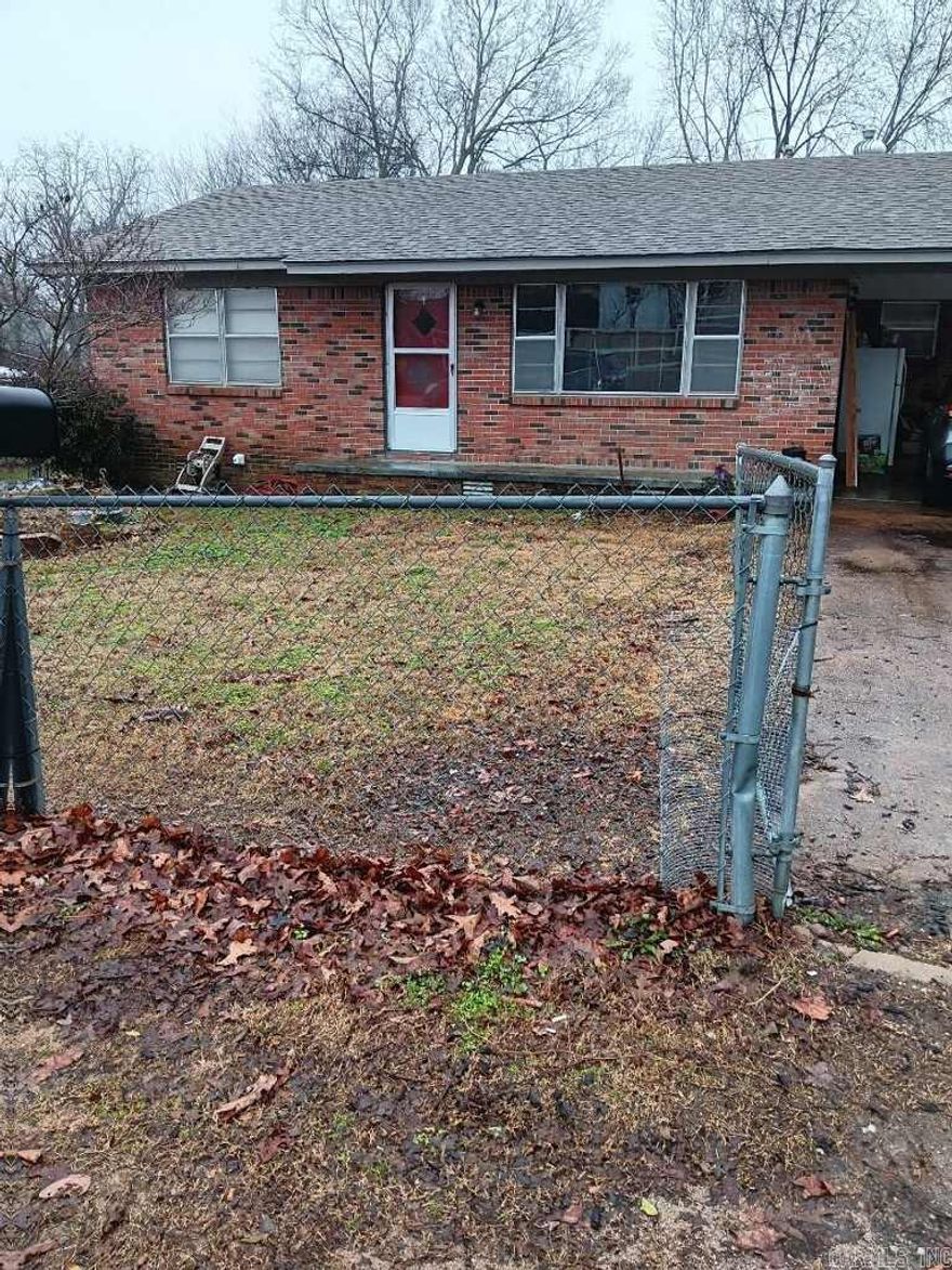 Check out this 2br/2bth brick home located minutes from downtown Batesville. This home has much to offer with a little bit of TLC! Surrounded by a large yard fully fenced from front to back. Roof is newer.. Call today for your private showing!