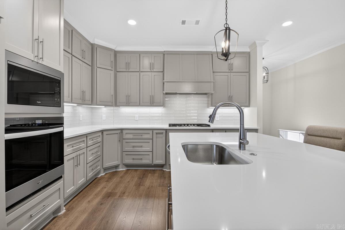 IVY PLACE - Residential