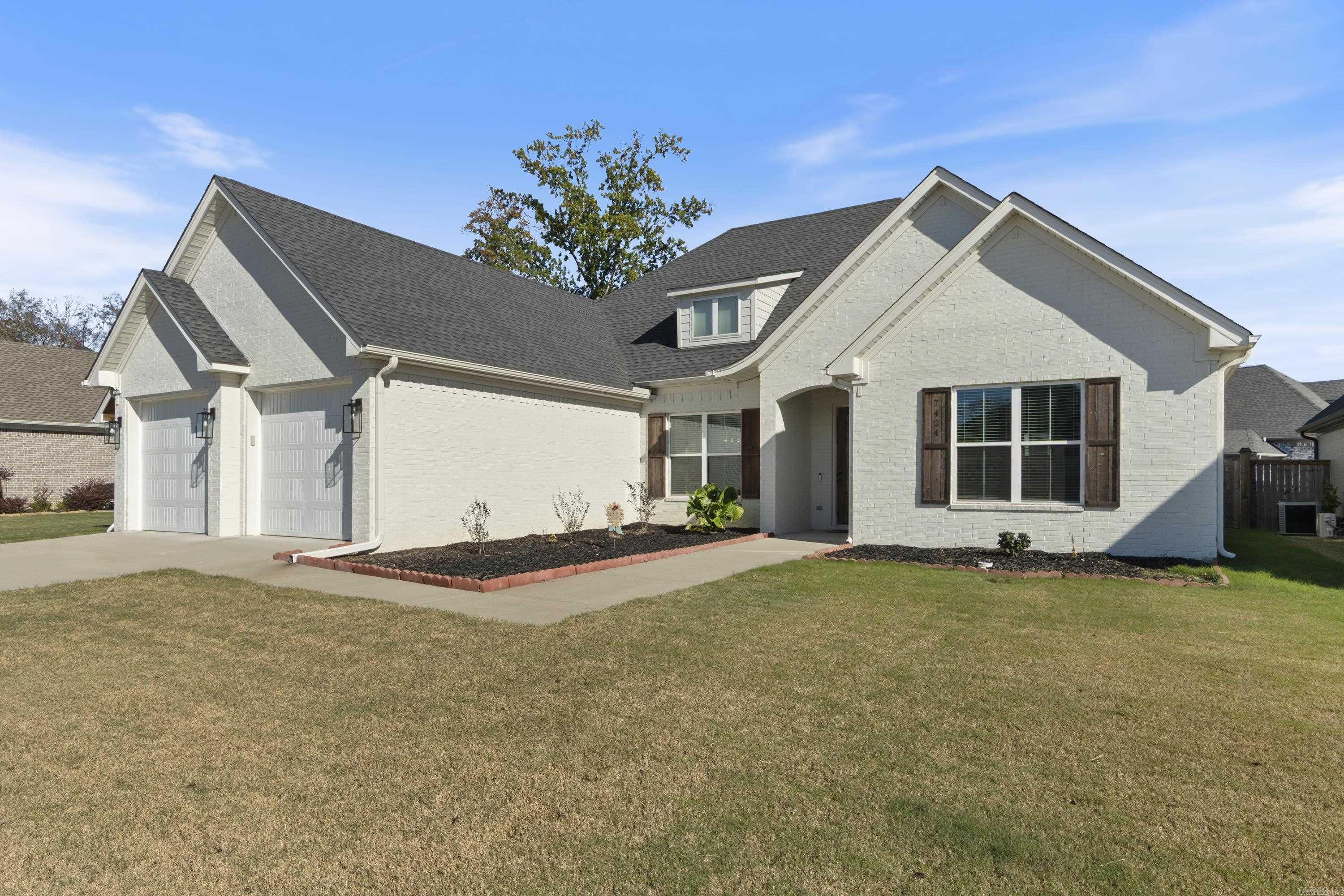 THE WOODS OF HURRICANE LAKE ESTA - Residential