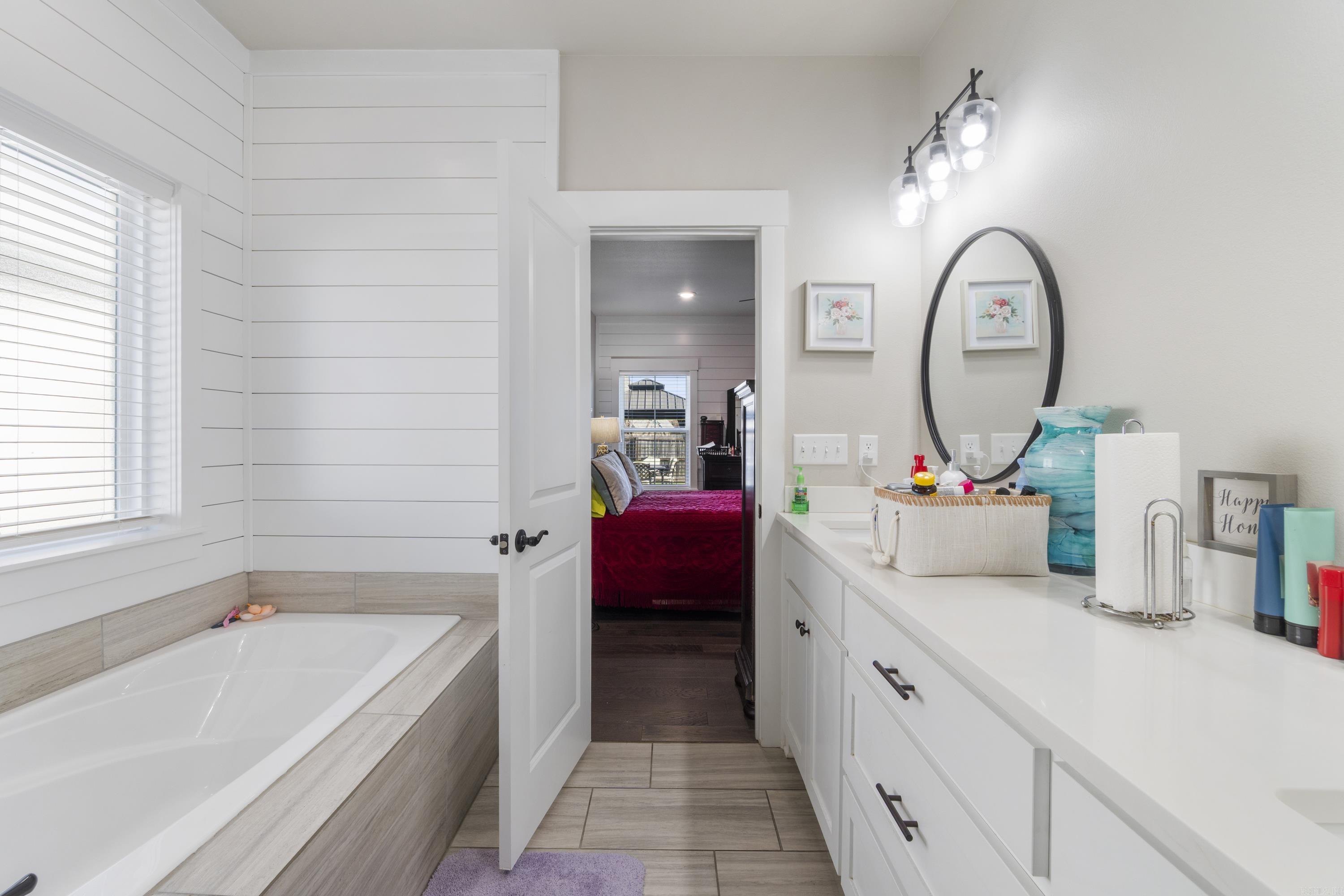 THE WOODS OF HURRICANE LAKE ESTA - Residential