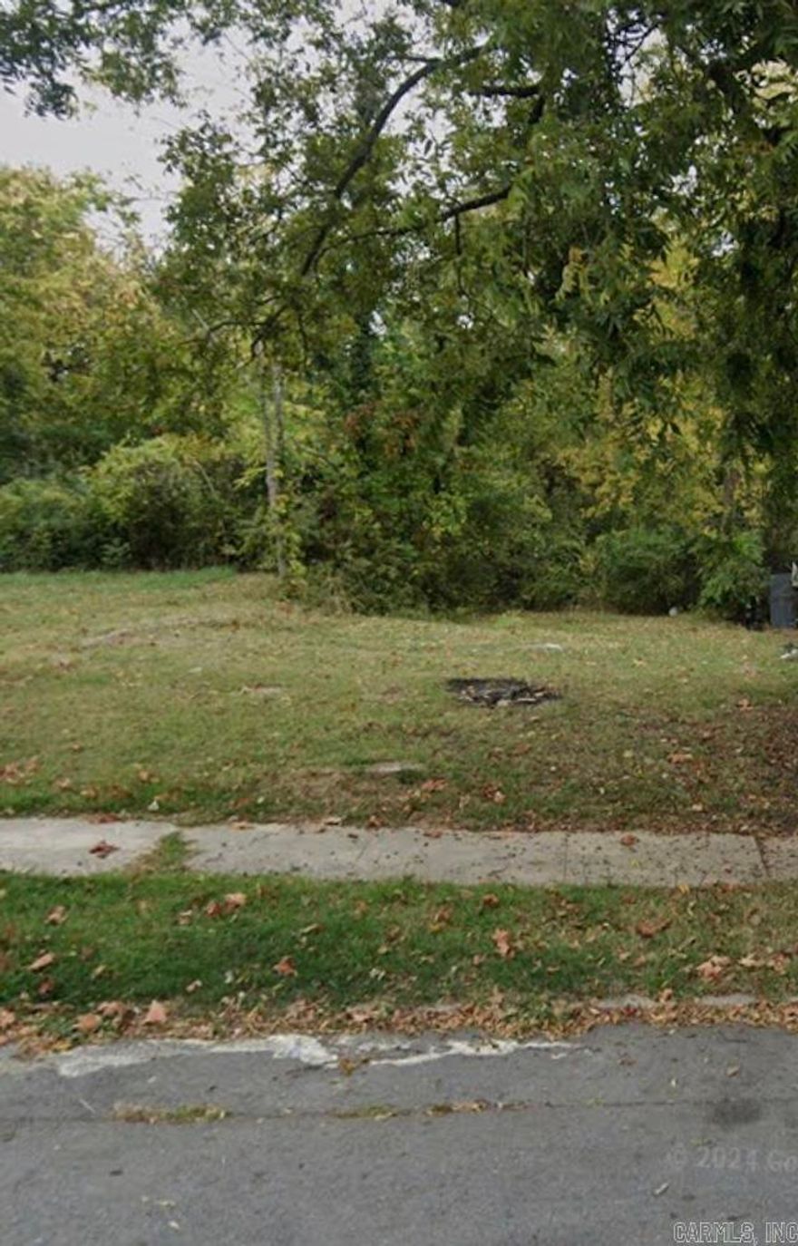 Spacious, vacant & flat. This lot is ready for your future build.