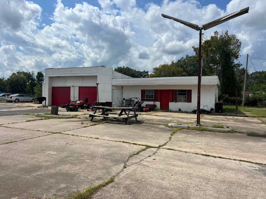 Great opportunity for a mechanic shop or used car lot