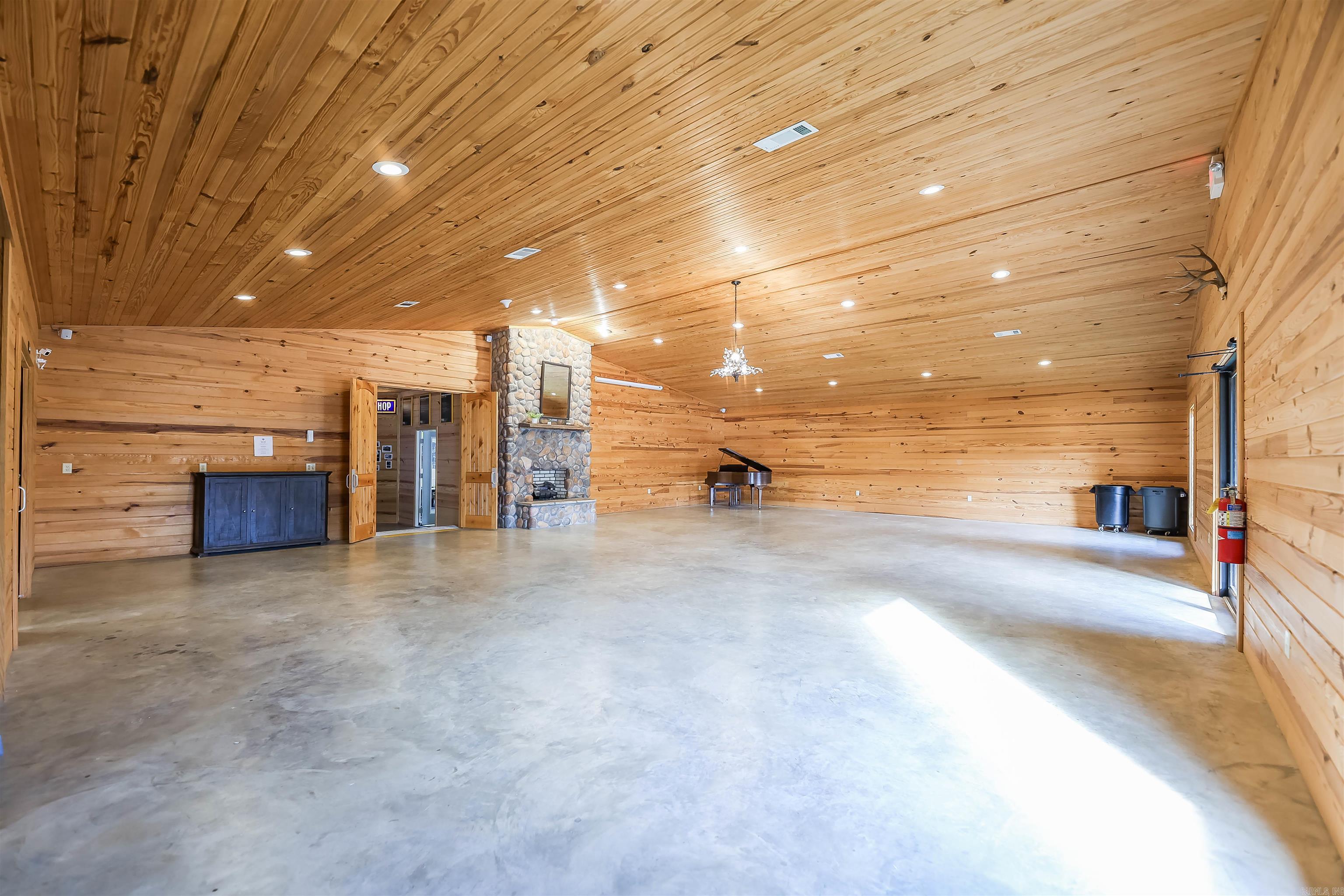 Metes & Bounds - Commercial Sale