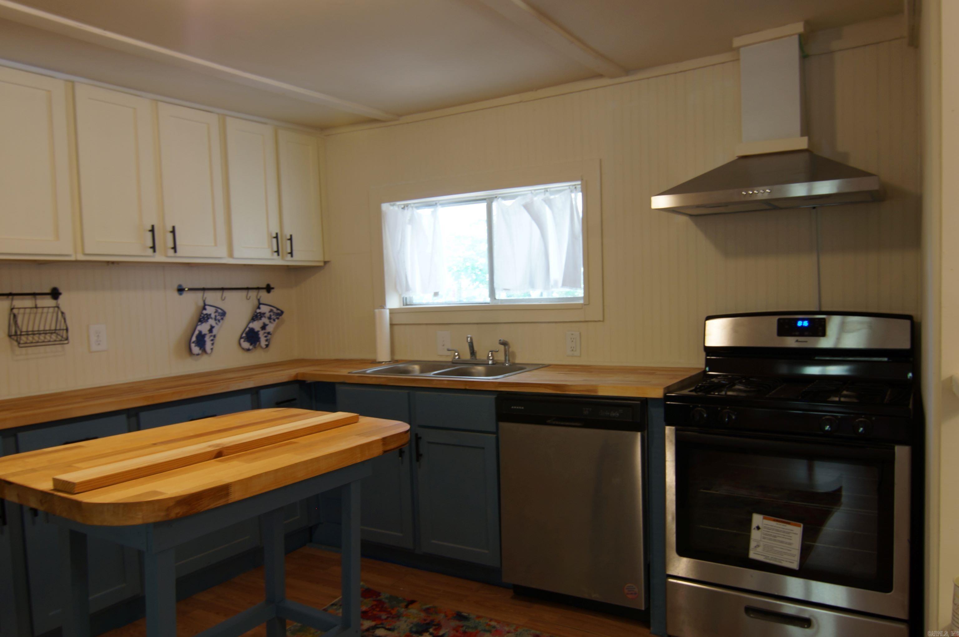 BOMBER BASE - Residential