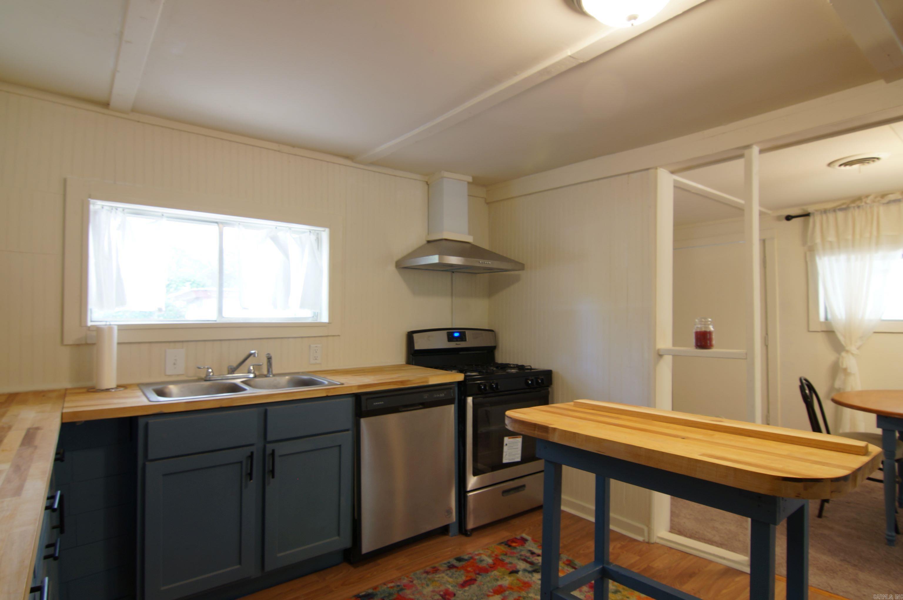 BOMBER BASE - Residential