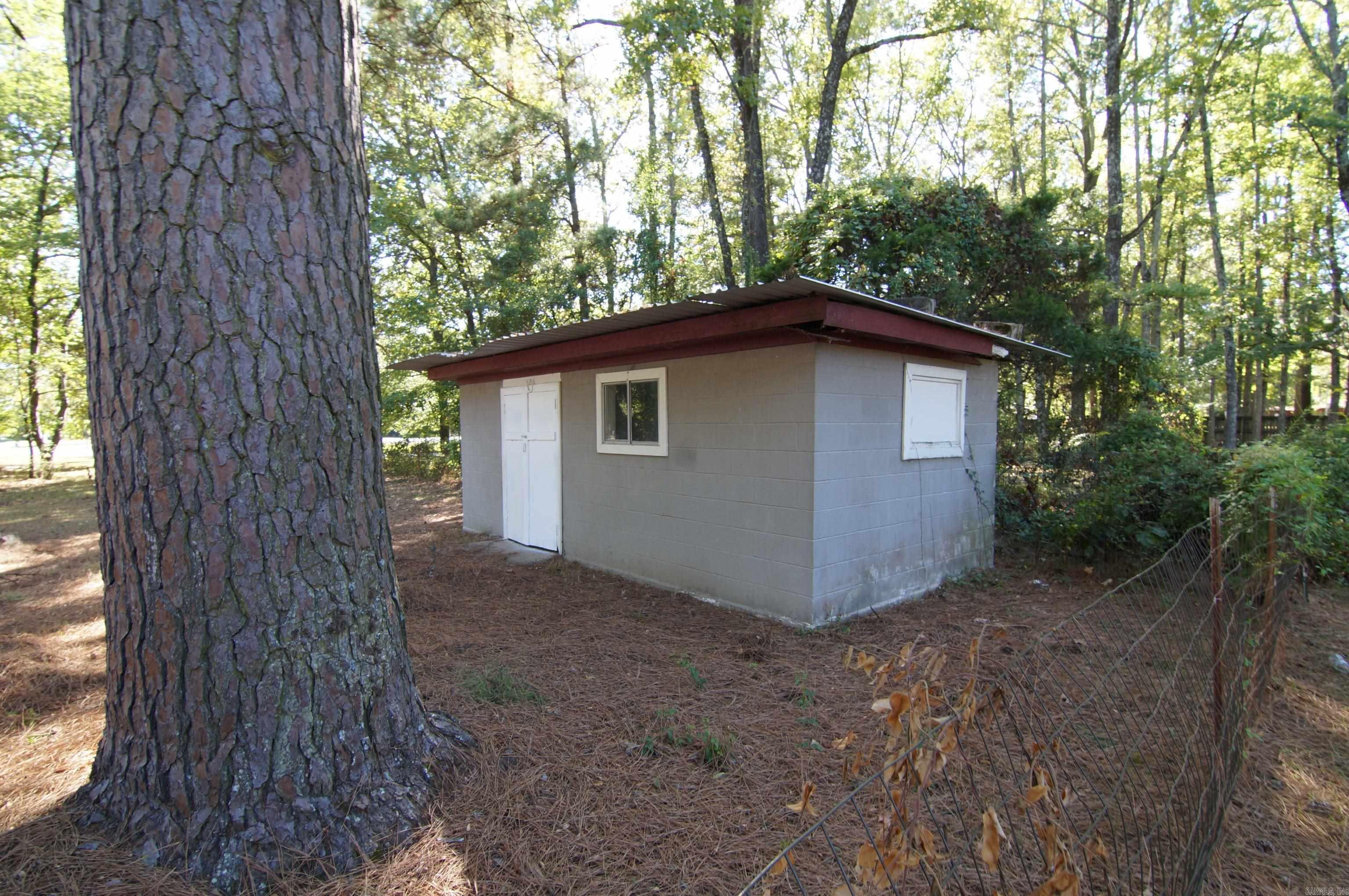 BOMBER BASE - Residential