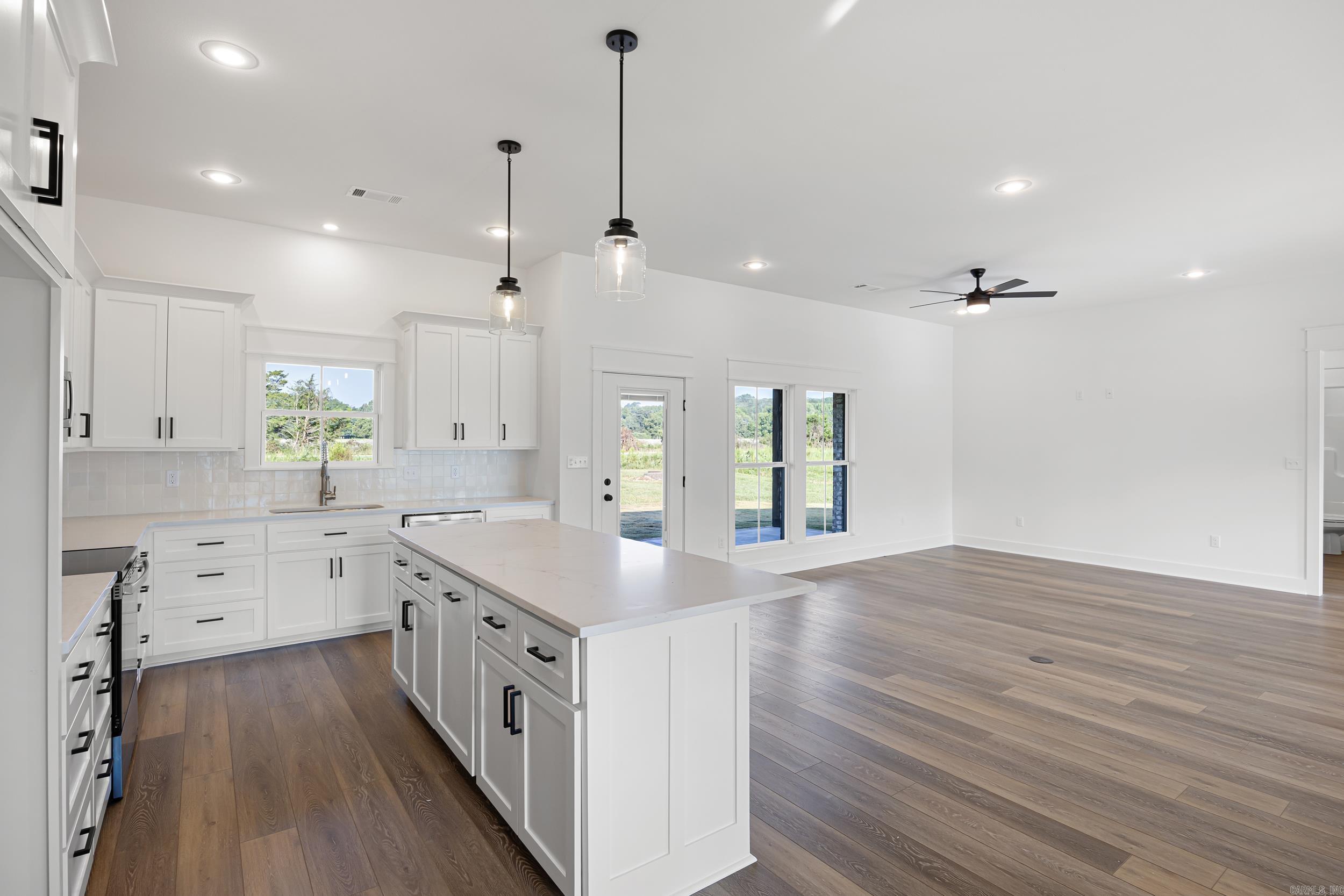 SUNSET LANDING - Residential