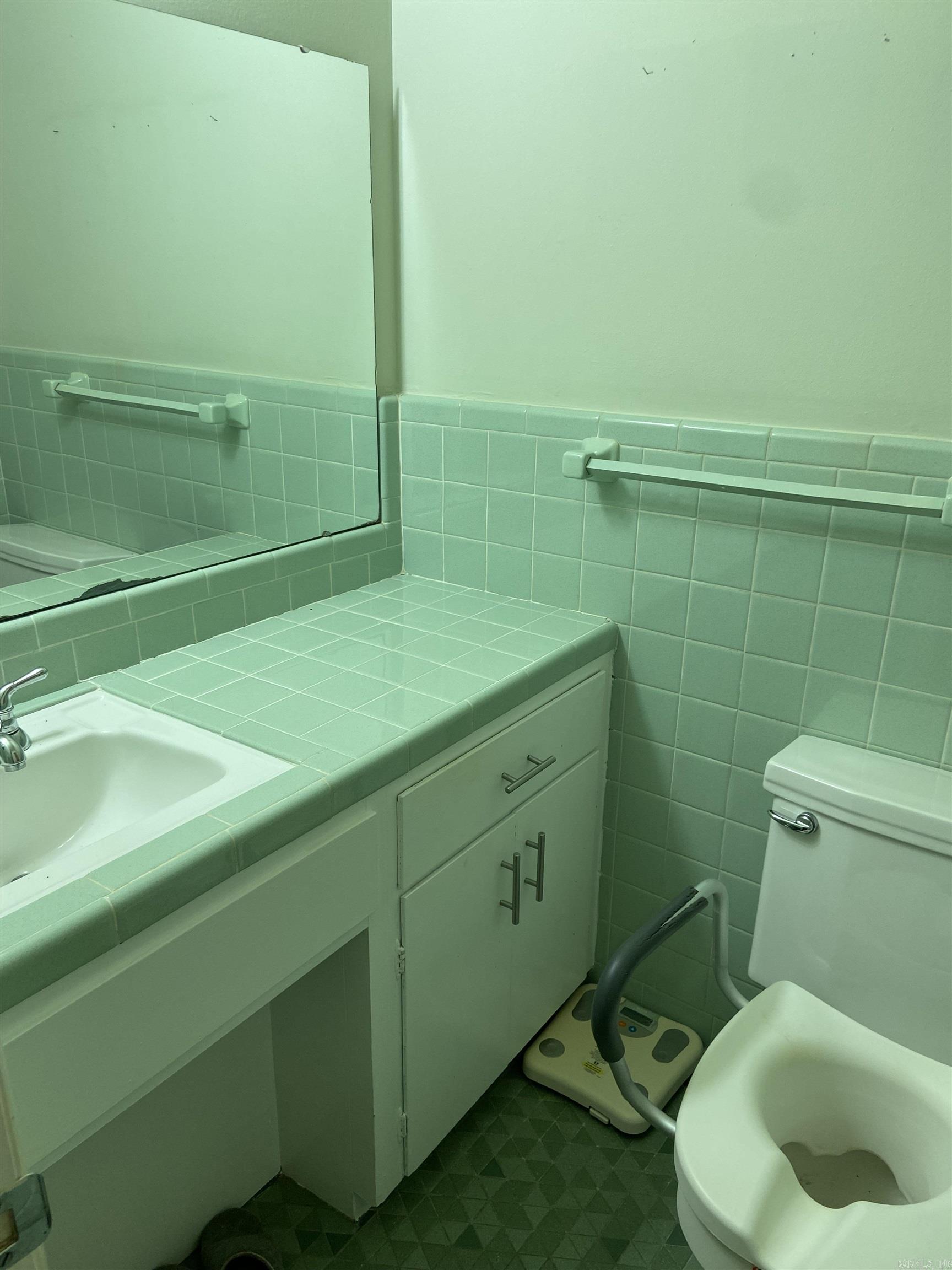 LEAWOOD - Residential