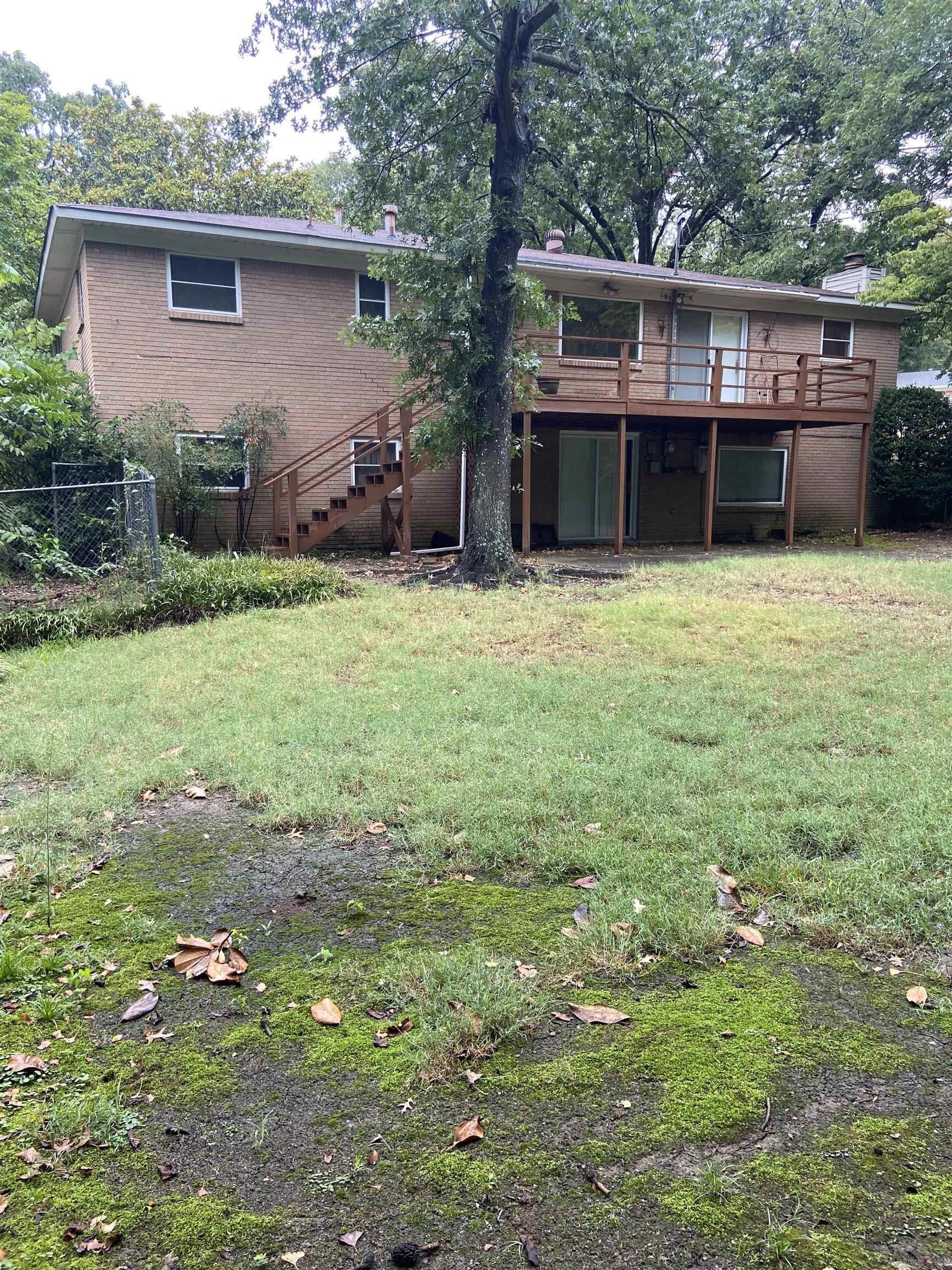 Great neighborhood. Close to shopping, restaurants, close to airport.