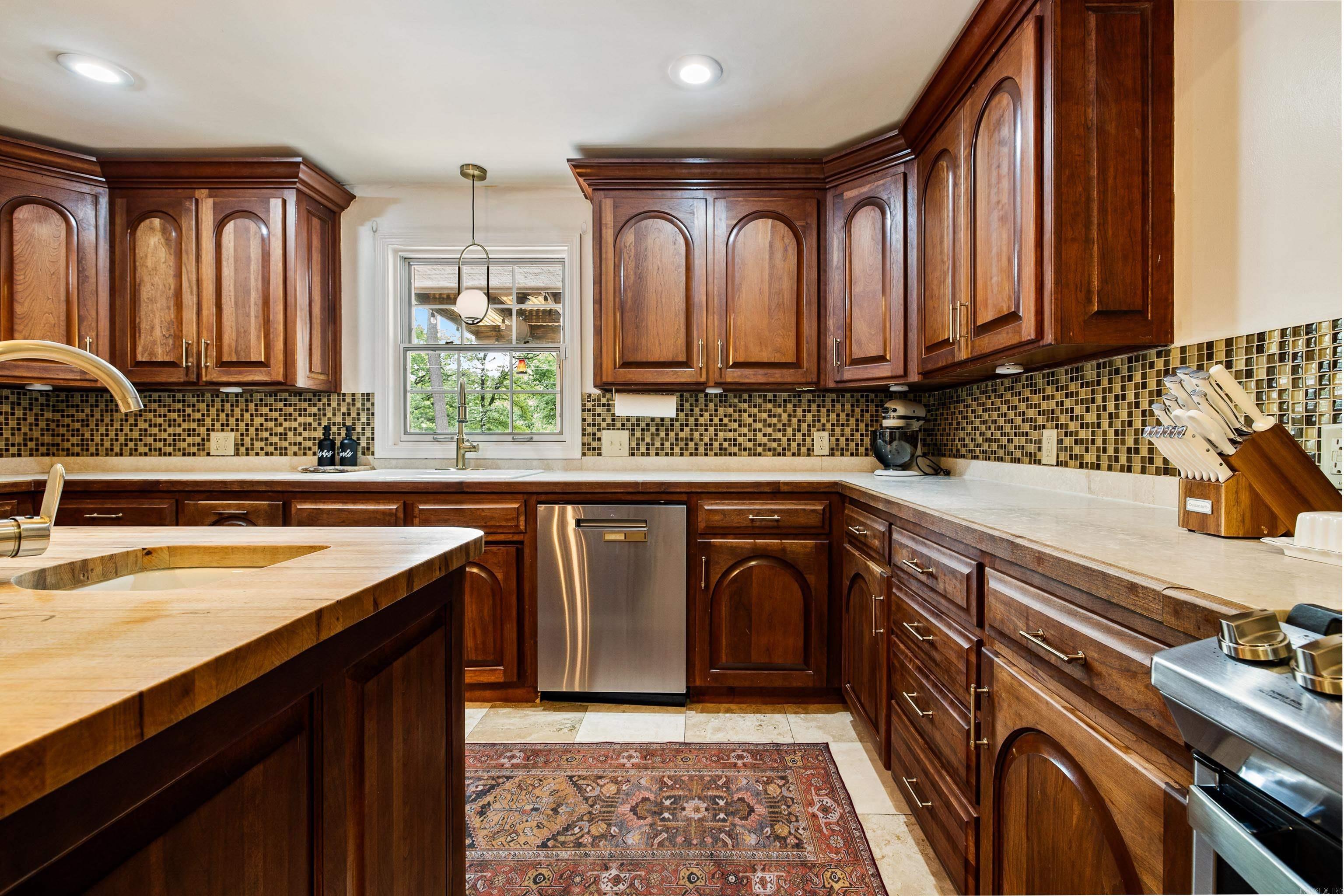 TWIN OAKS - Residential