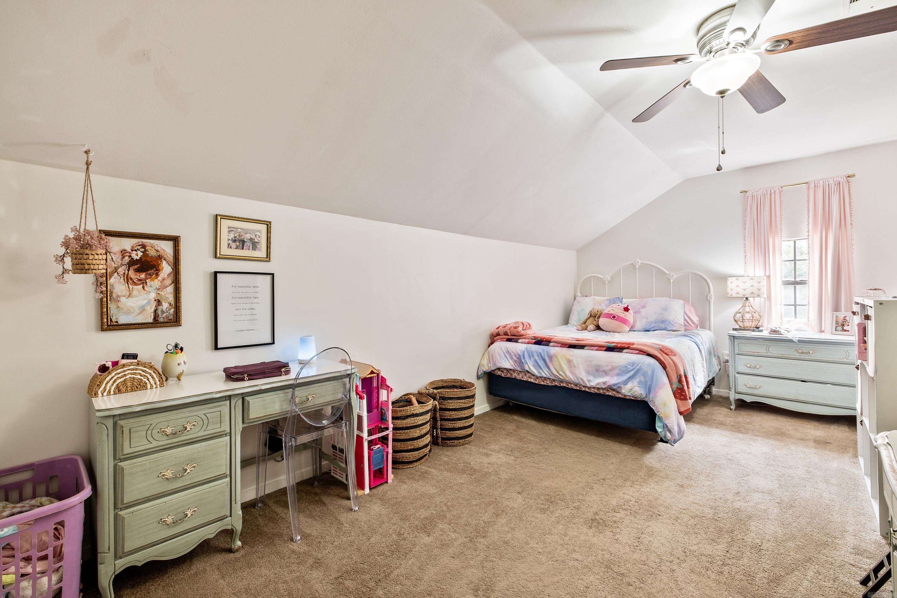 TWIN OAKS - Residential
