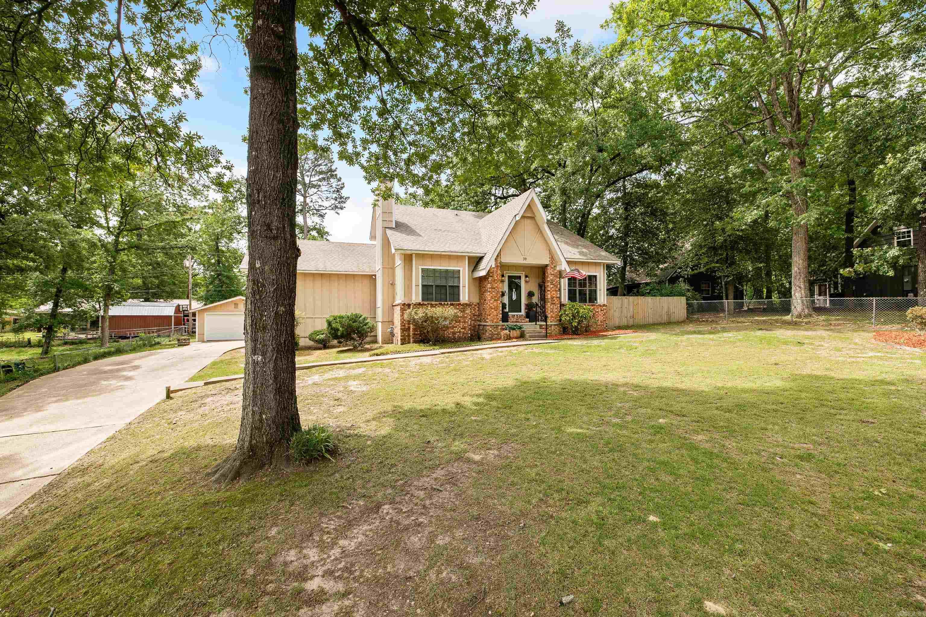 TWIN OAKS - Residential