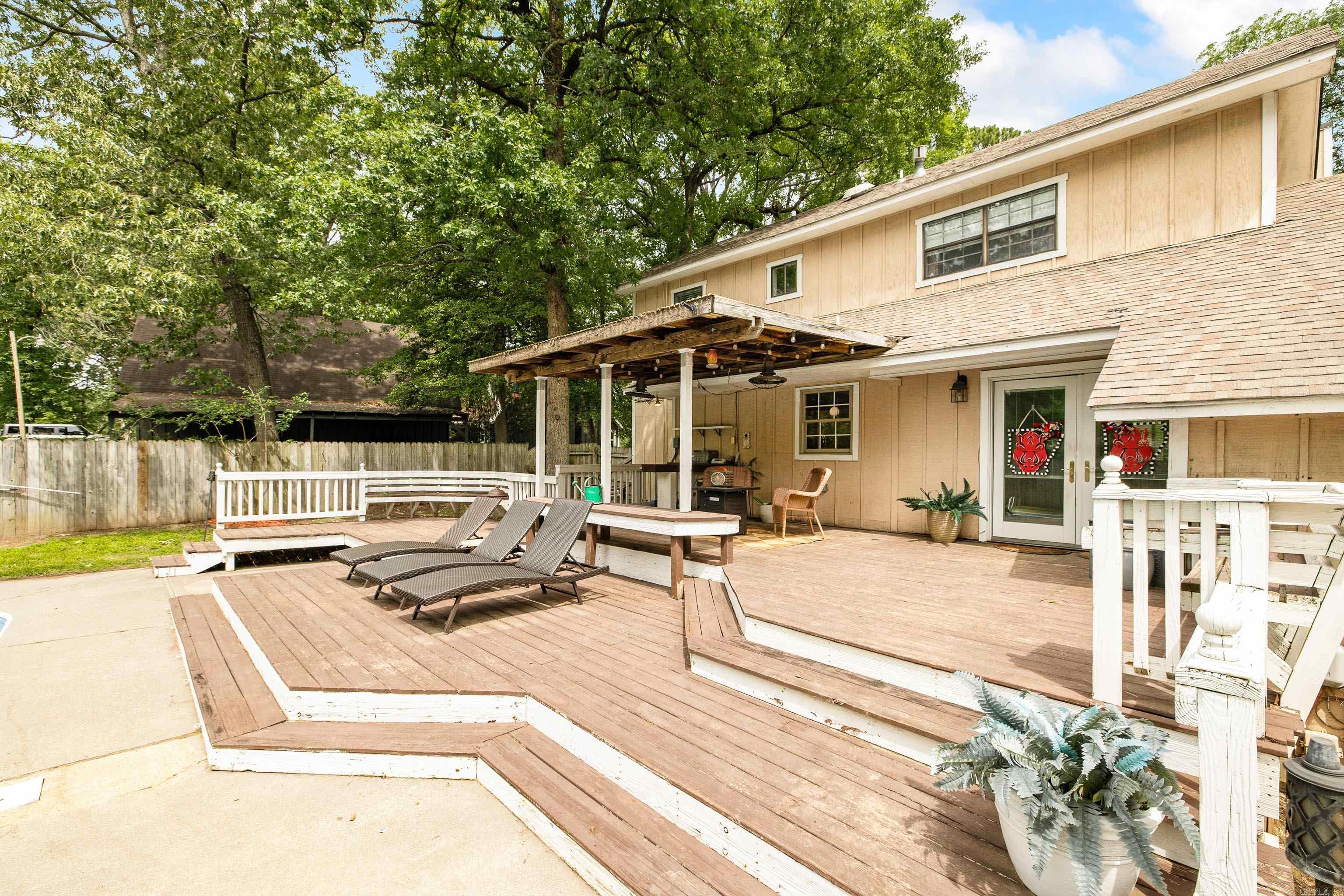 TWIN OAKS - Residential