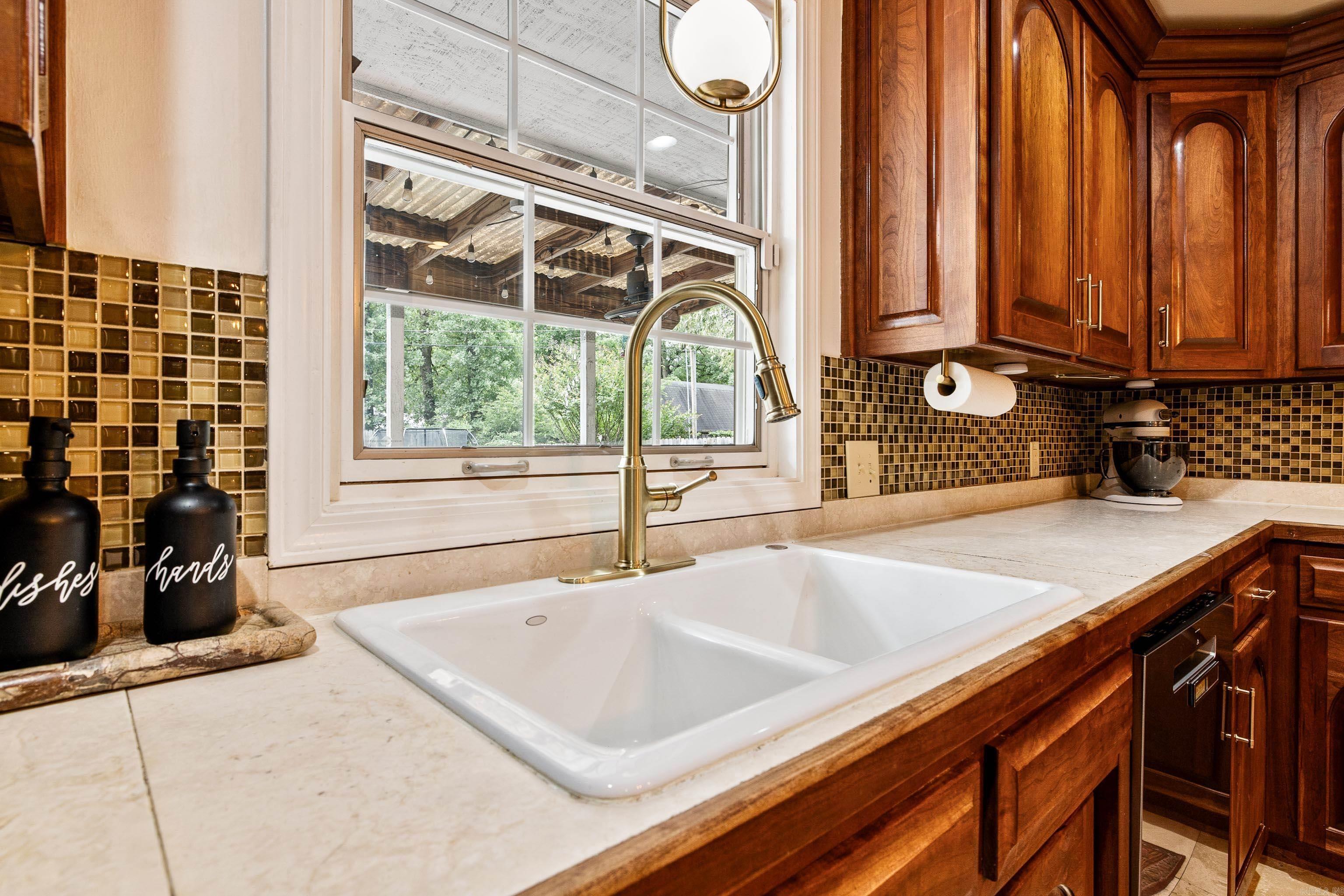 TWIN OAKS - Residential