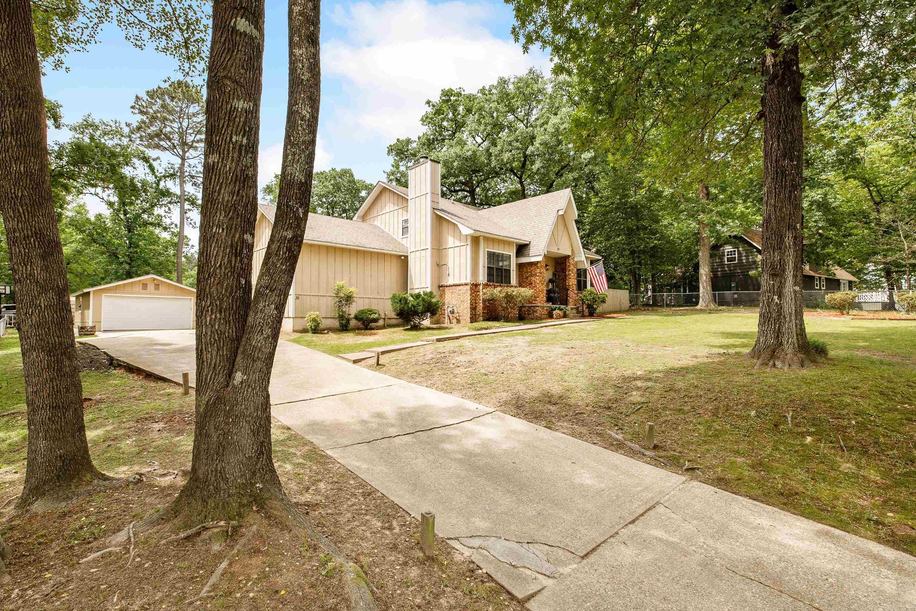 TWIN OAKS - Residential