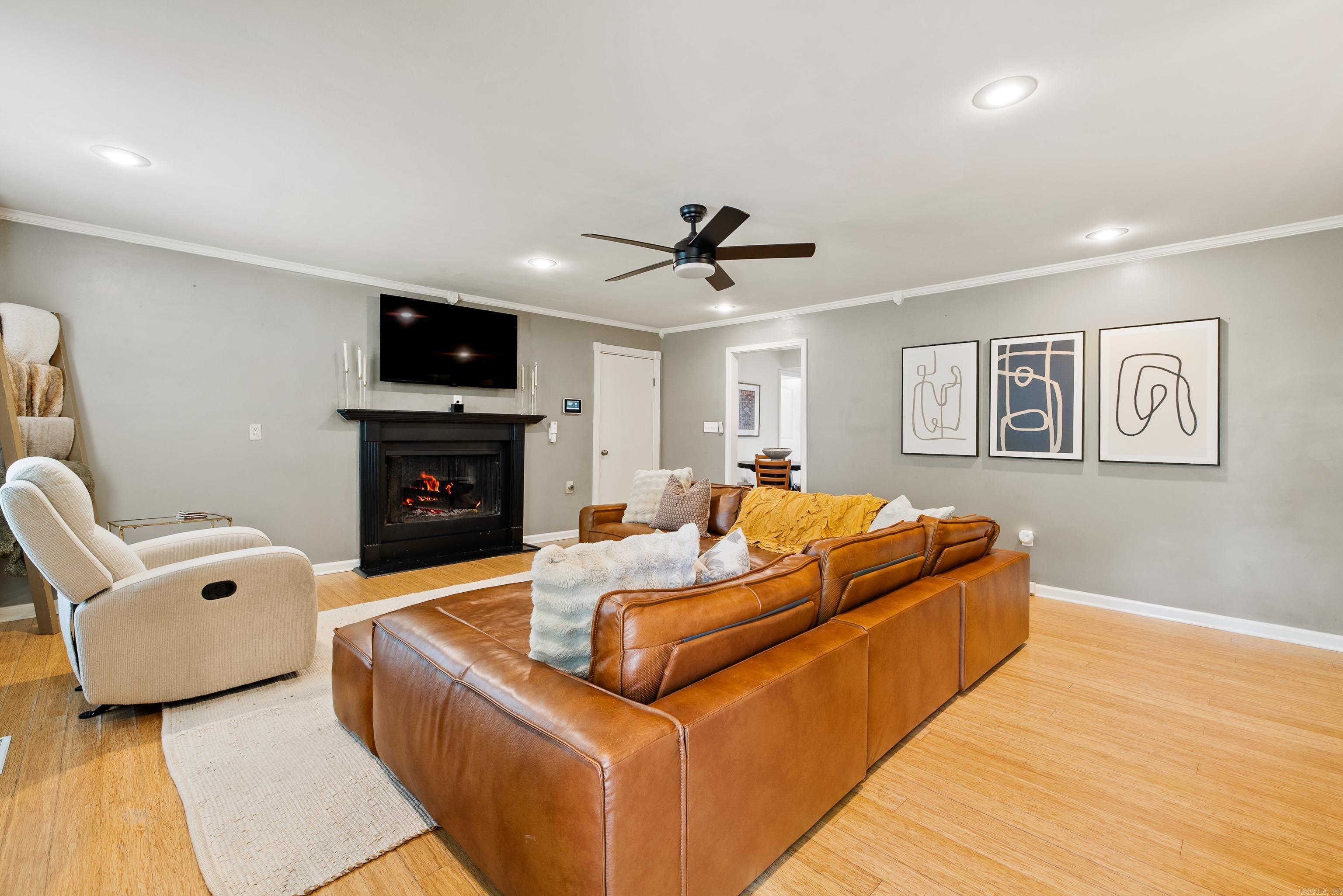 TWIN OAKS - Residential