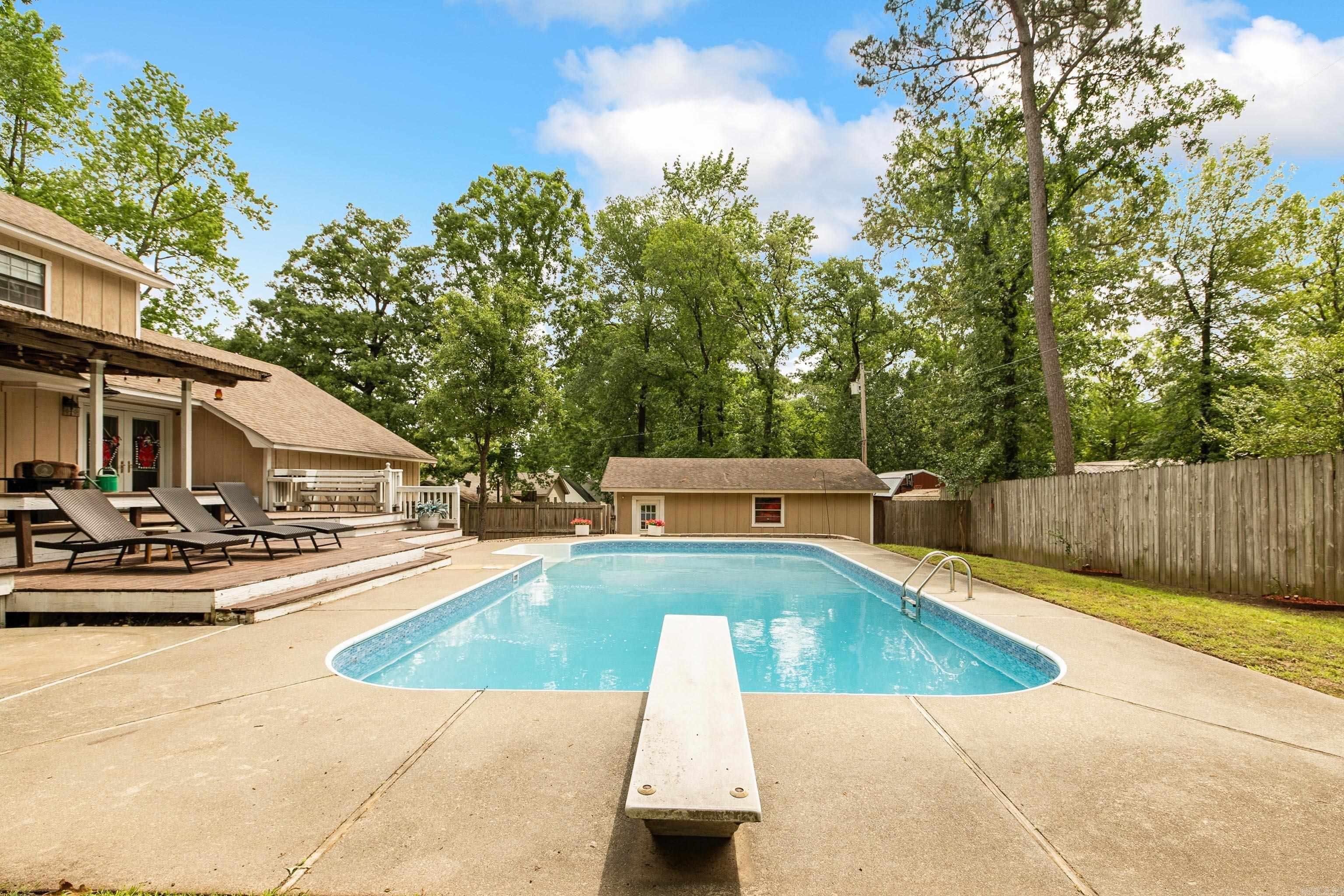TWIN OAKS - Residential