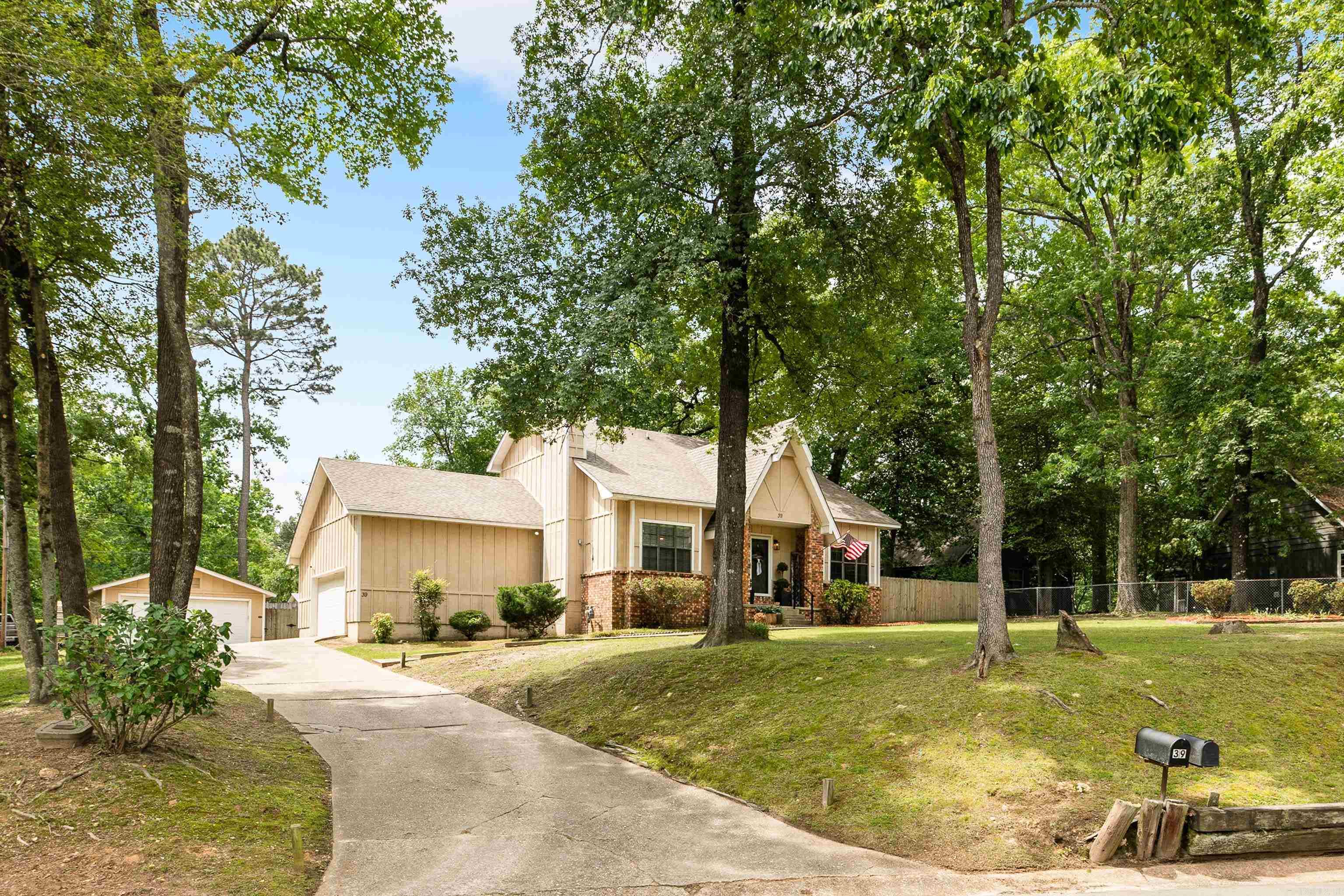 TWIN OAKS - Residential