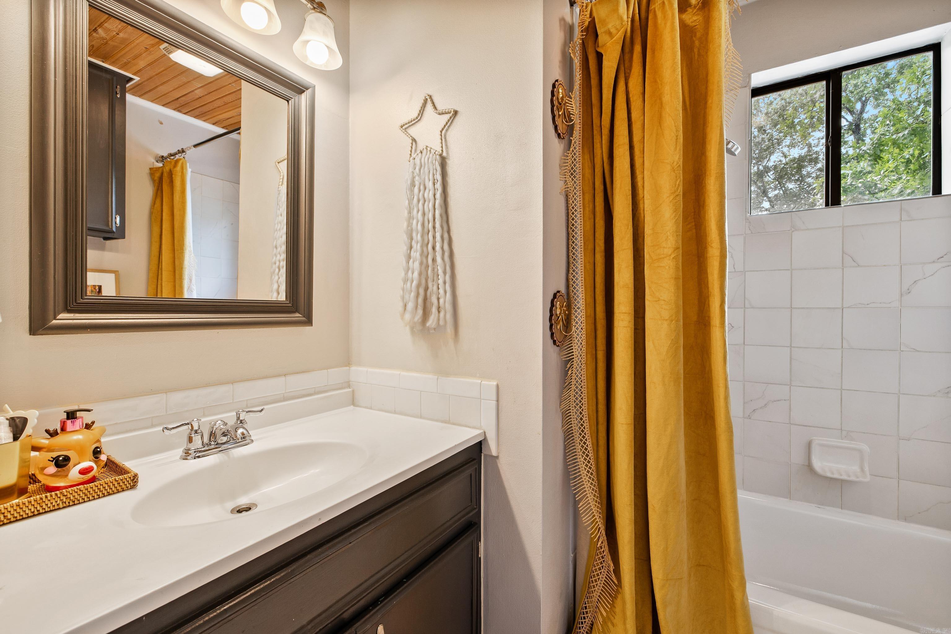 TWIN OAKS - Residential