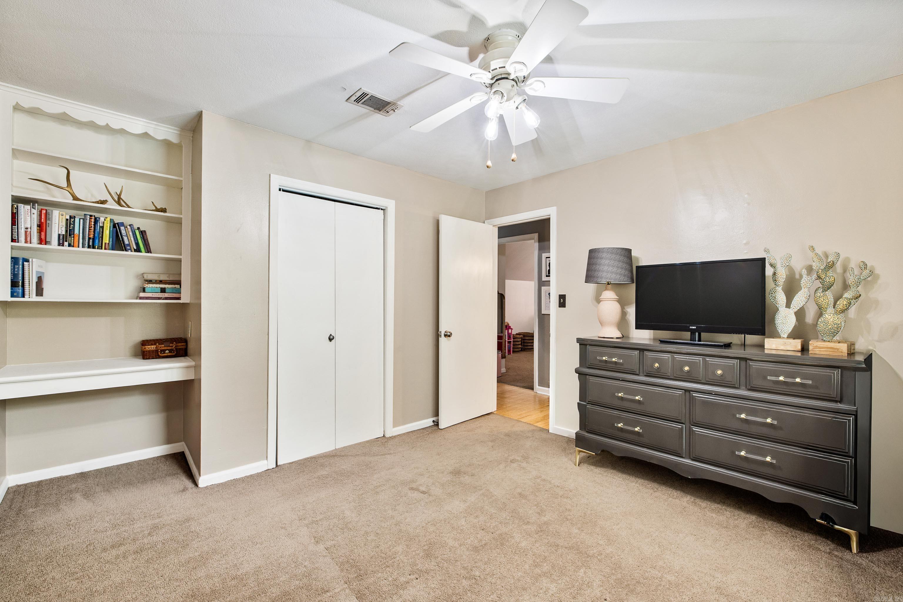 TWIN OAKS - Residential