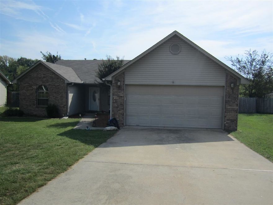 Nice home in the heart of Bryant.  fenced backyard, wood floors in living and hall way, carpet in bedrooms, Eat in kitchen, gas log fireplace, 2 car garage.