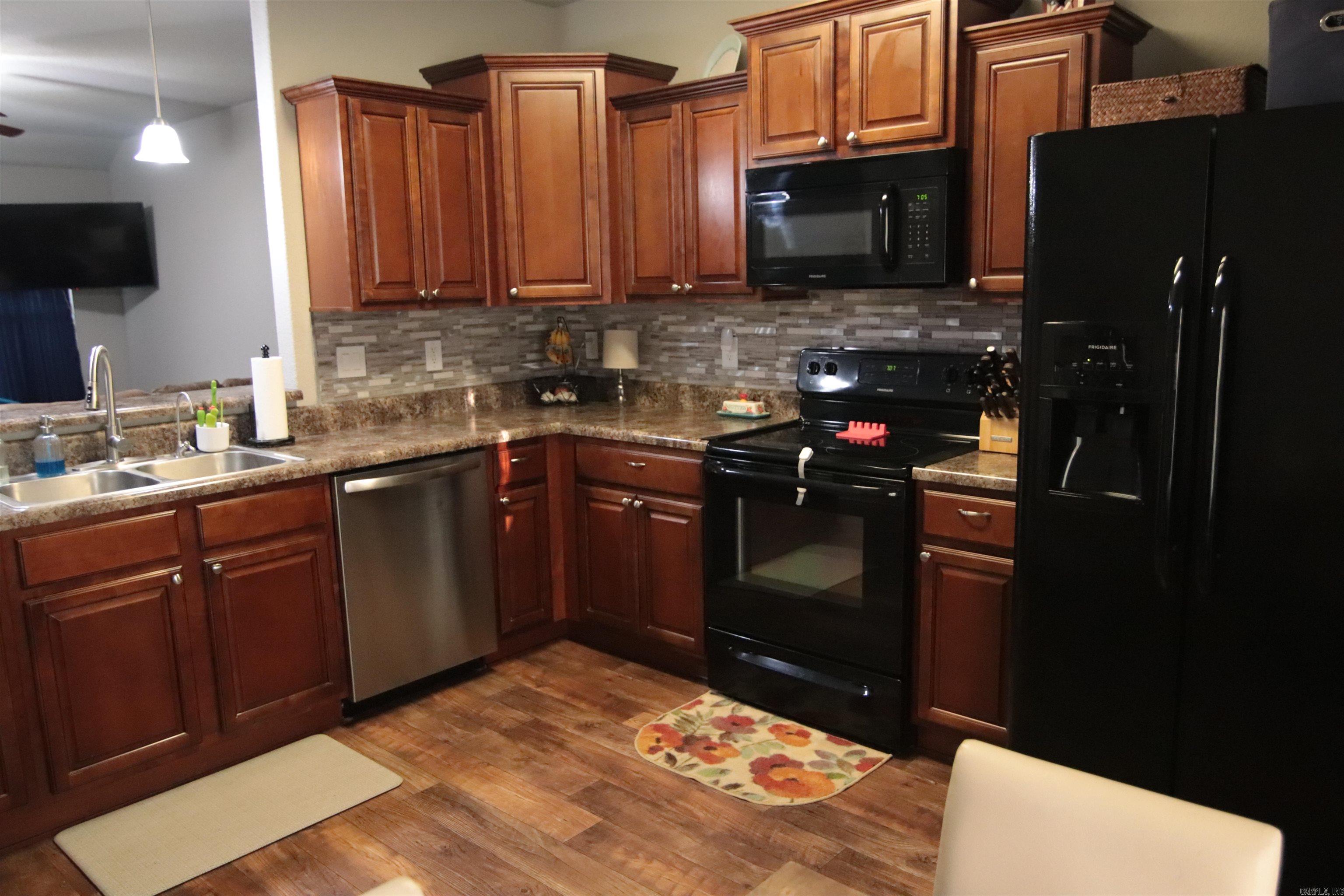 STONEHENGE PLACE - Residential