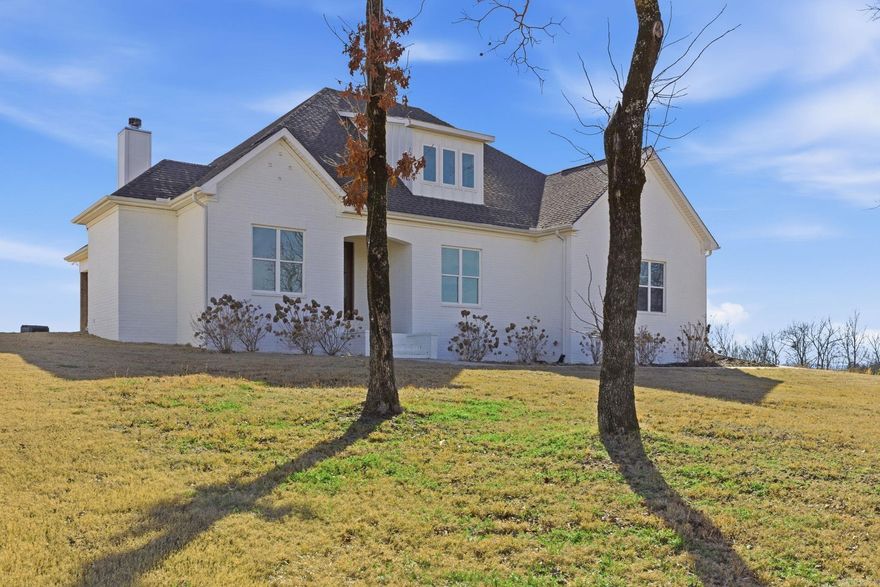 Open Concept floor plan with incredible views of Lake Maumelle, Pinnacle Mountain and the foothills of the Ouachita National Forest on 1.2 acre lot in gated subdivision. 4 bed 3 bath with room to add an ensuite bathroom and expand the upstairs significantly if desired. Ample storage space - custom finishes on the interior.