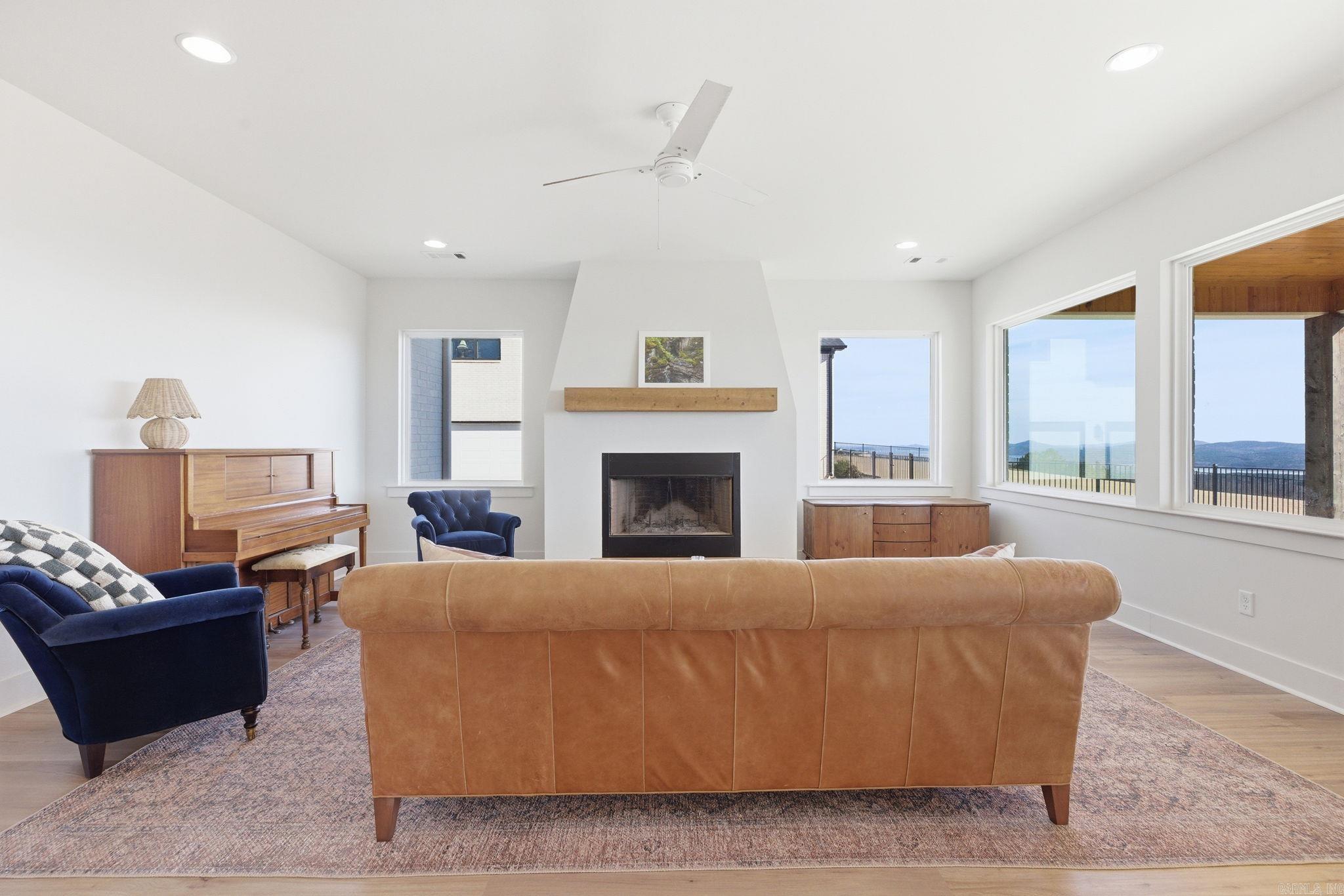 LAKEVIEW WEST - Residential