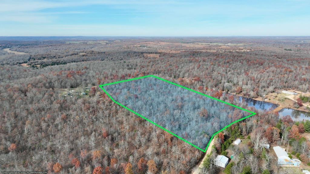 Looking for land to build, hunt, or relax? This 16.15 acre unrestricted property could be it! Wooded and secluded with power at the road. Known hotspot for hunting and surrounded by great recreational areas. Just 17 mins to Horseshoe Bend, 19 mins to Crown Lake, and 22 mins to Box Hound Marina. Buy now, build later. GPS: 36.26857, -91.82541