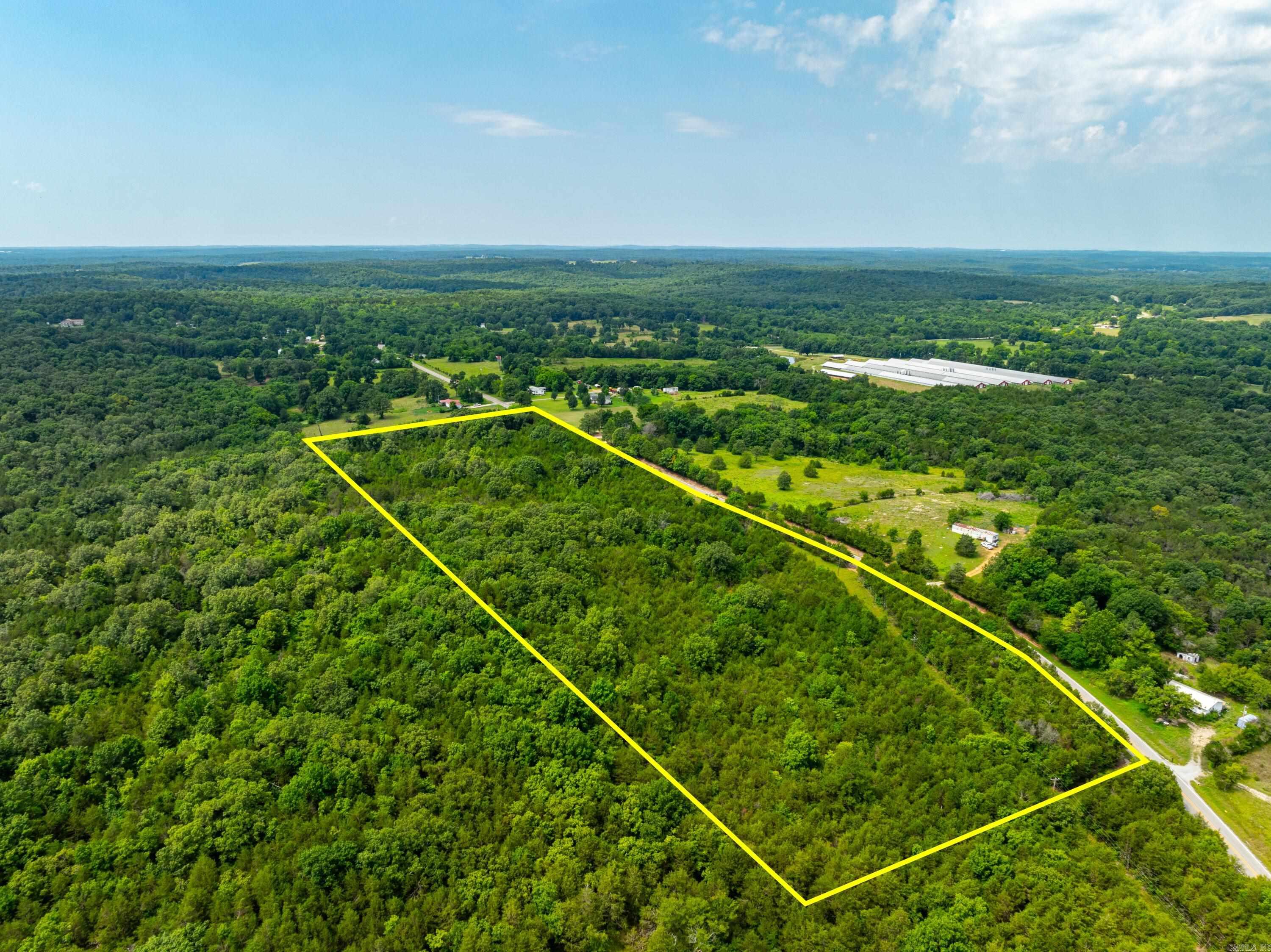 Located just moments from the scenic Strawberry River in Poughkeepsie, Arkansas, in Sharp County, this property is a hunter's paradise. It offers a versatile space perfect for building a home, parking a camper, placing a mobile home, or constructing a hunting cabin. Property Features Location: Poughkeepsie, Arkansas, Sharp County Nearby Attractions: Strawberry River Land Use: Ideal for building a home, parking a camper, placing a mobile home, or constructing a hunting cabin Natural Features: Includes a pond and wooded areas Utilities close