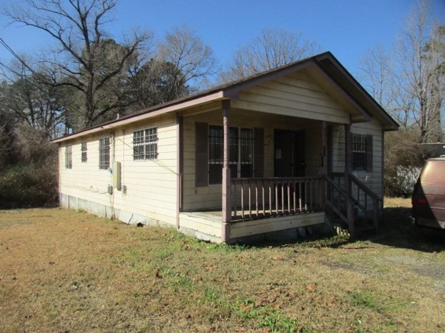 Solid house, nice size lot, Investors take a look at this one!!   *** AGENTS SEE REMARKS ***