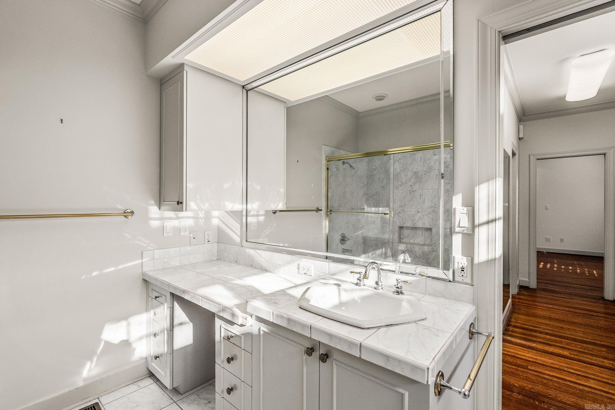 NEWTONS - Residential