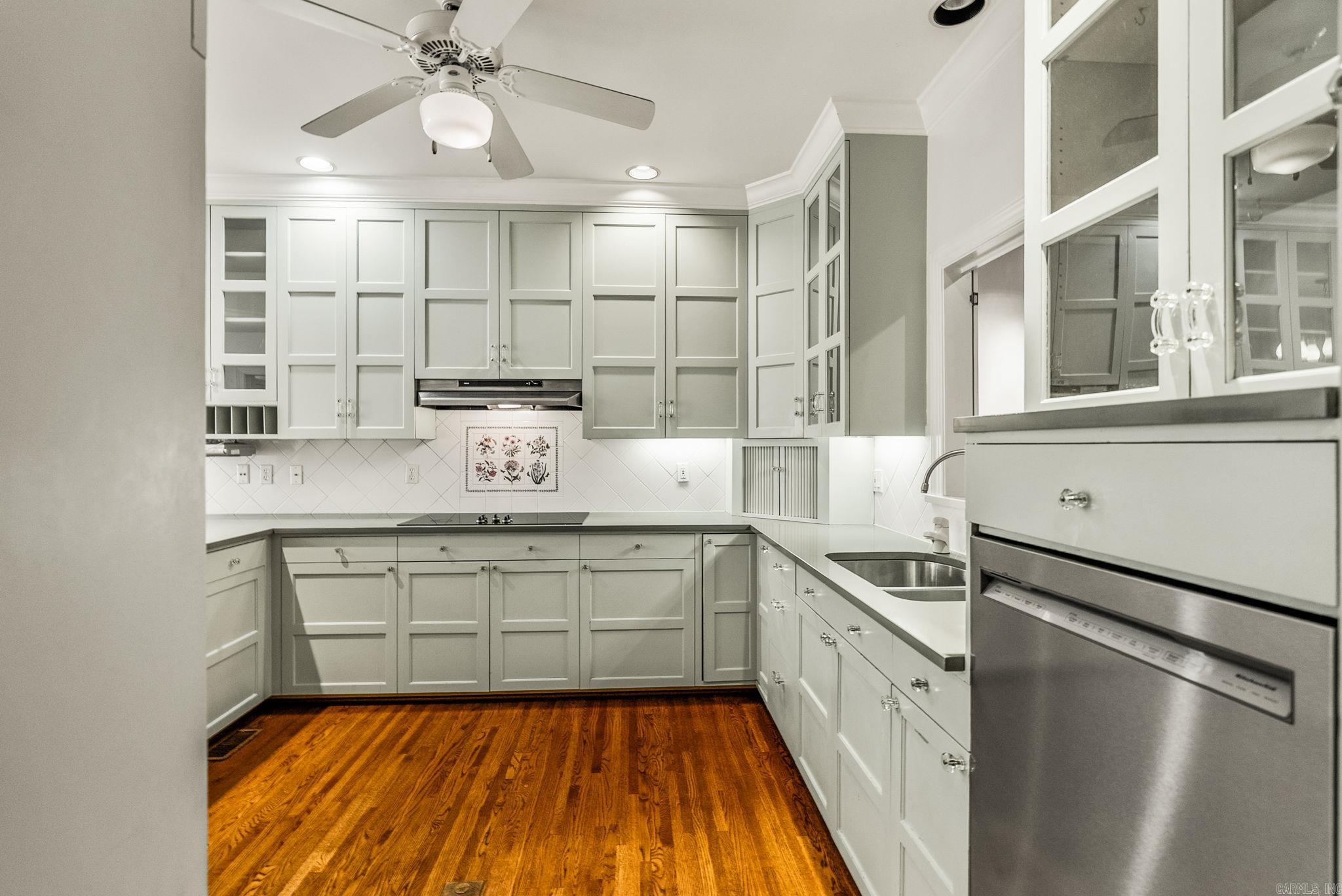 NEWTONS - Residential