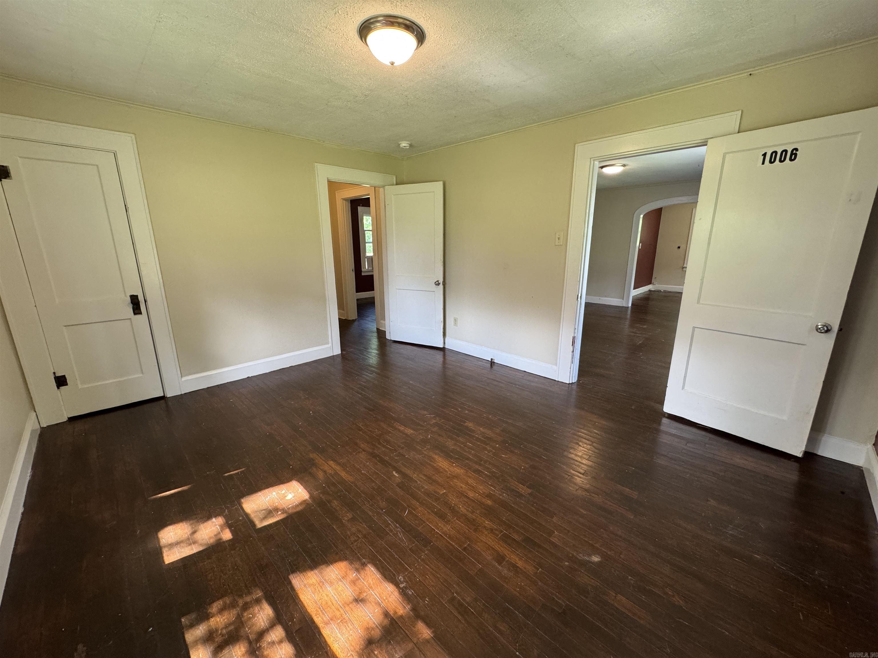 8-3S-19W Unplatted Hot S - Residential Income
