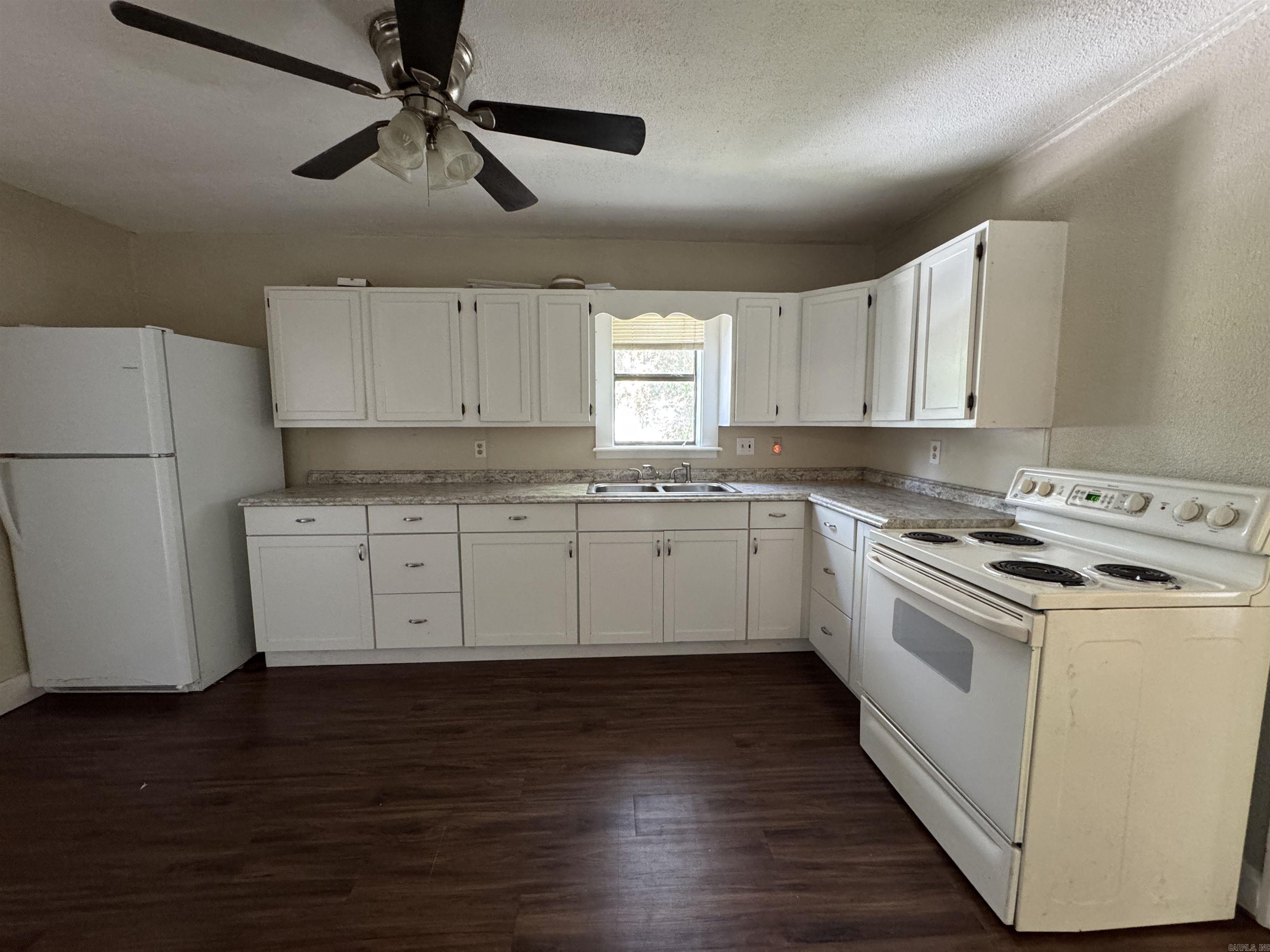 8-3S-19W Unplatted Hot S - Residential Income
