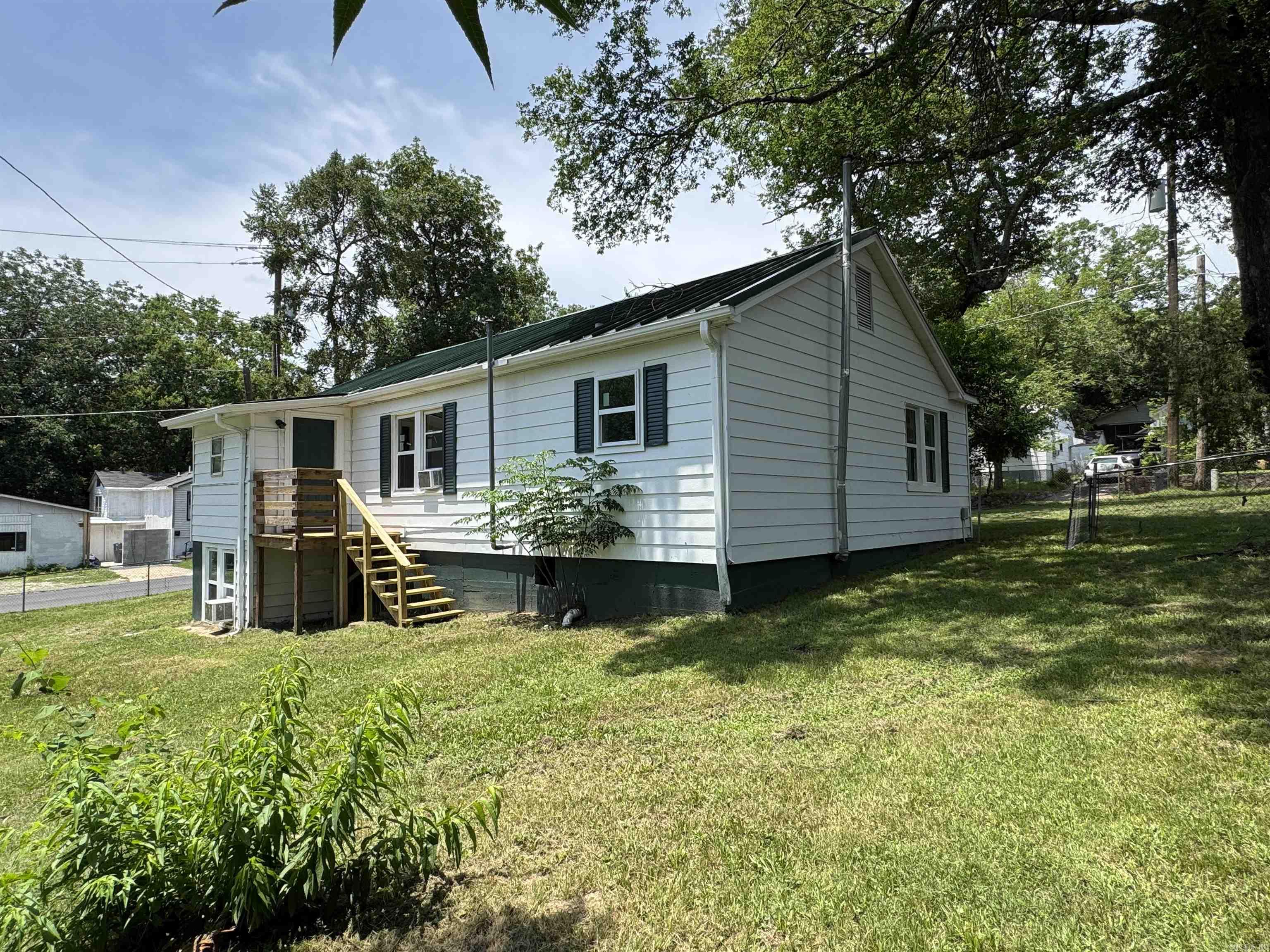 8-3S-19W Unplatted Hot S - Residential Income