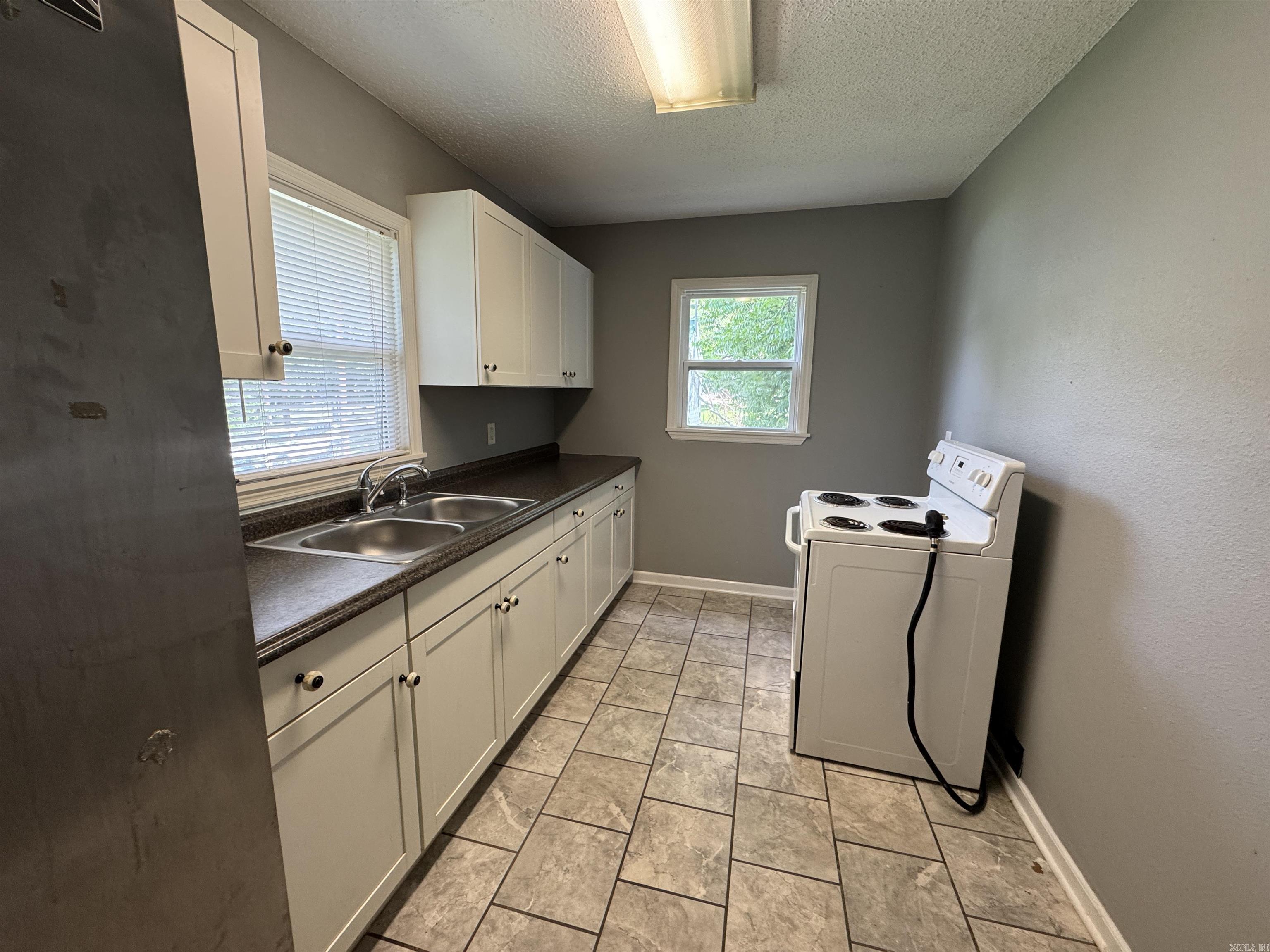 8-3S-19W Unplatted Hot S - Residential Income
