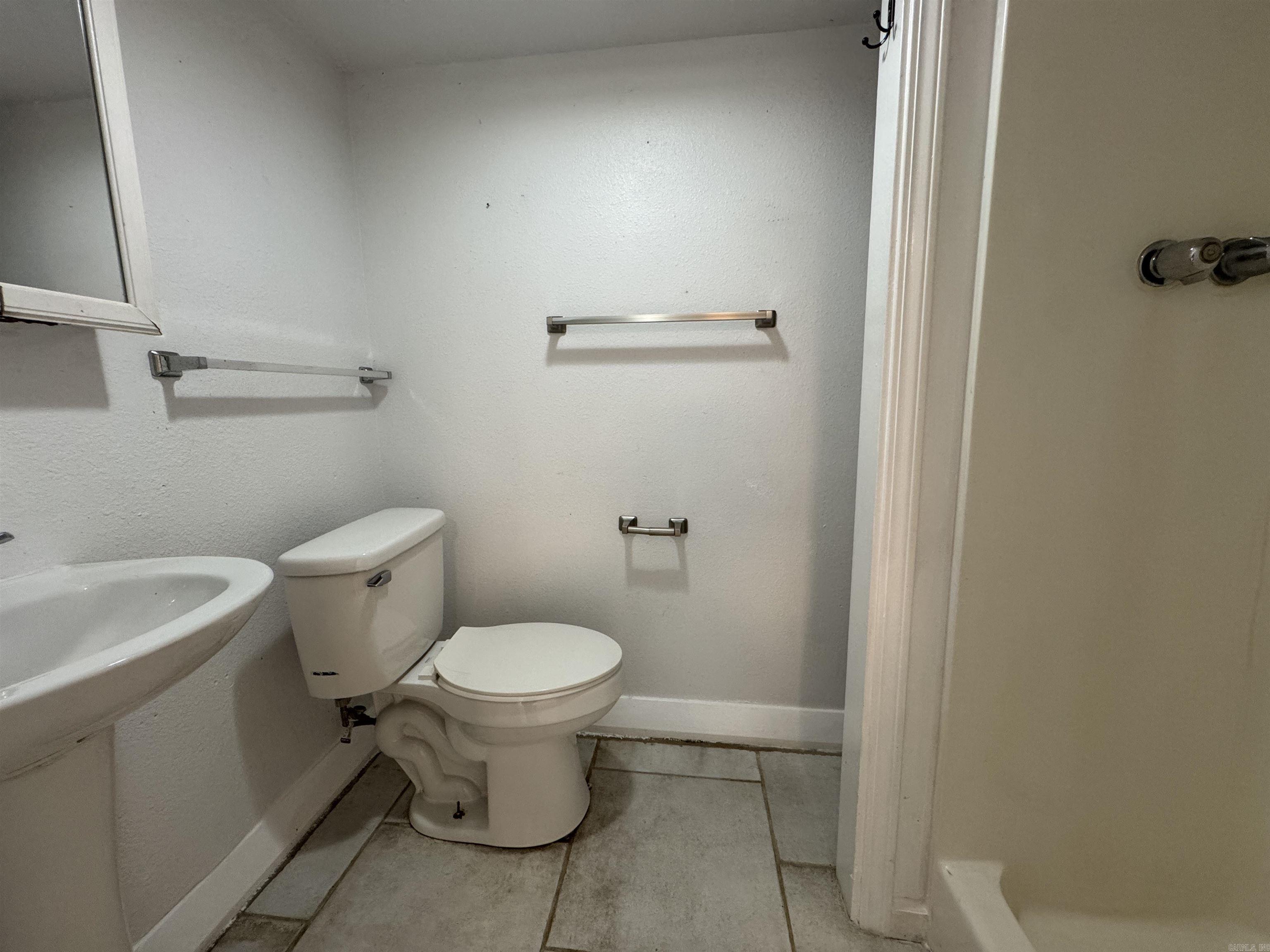 8-3S-19W Unplatted Hot S - Residential Income