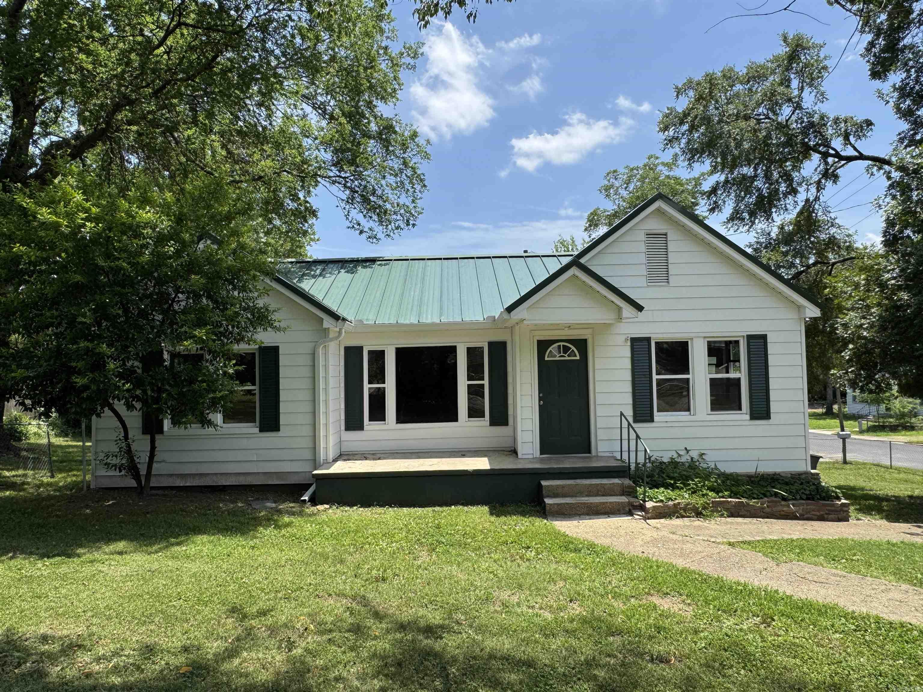 8-3S-19W Unplatted Hot S - Residential Income