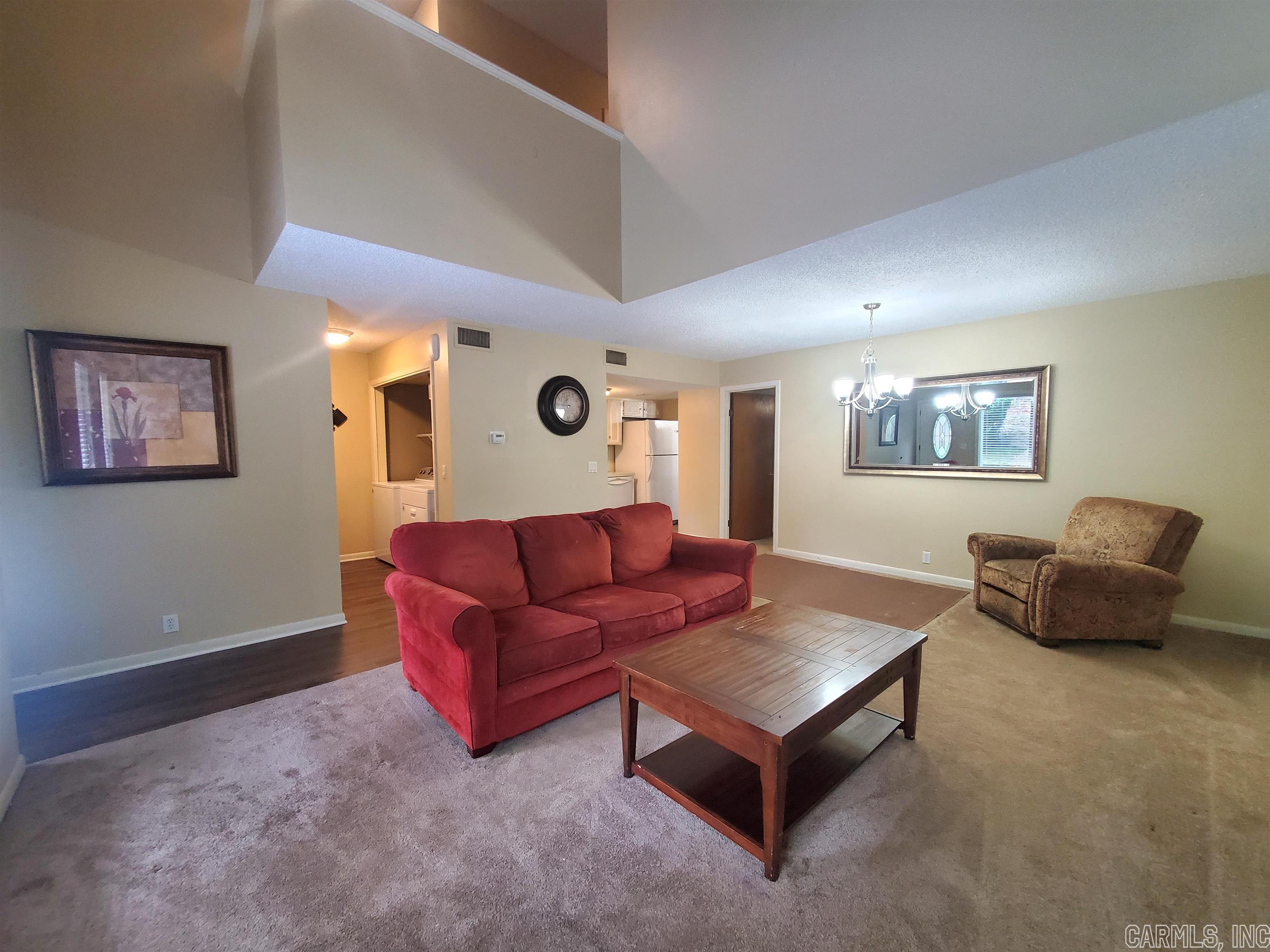 VALENCIA COURTS - Residential