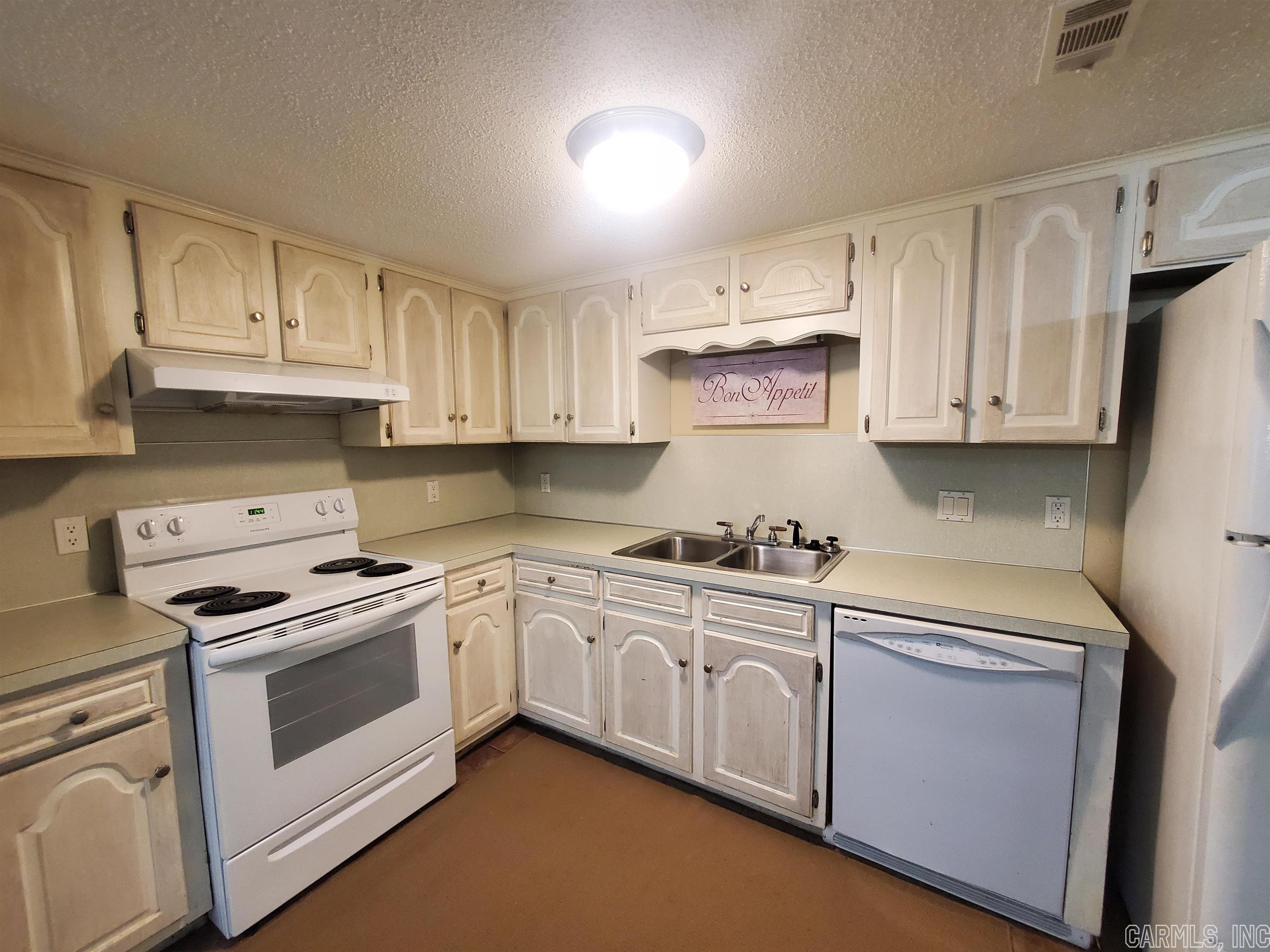 VALENCIA COURTS - Residential