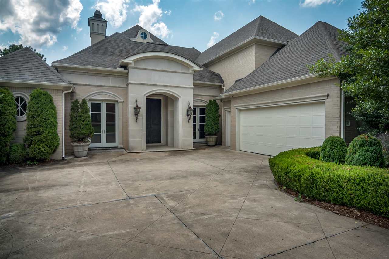 Exquisite home featuring timeless architecture located in the gated community of The Arbors, a short walk to Chenal Valley Country Club with stunning views of the golf course. The entry opens to 14ft ceilings featuring beautiful open, light filled spaces w/ sophisticated finishes. The dining room is open to the great room flowing into the den and chef's kitchen. A luxury master suite + guest suite is on the main level. Upstairs offers 2 bedrooms w/ ensuite baths and a den. Two car + golf cart garage.