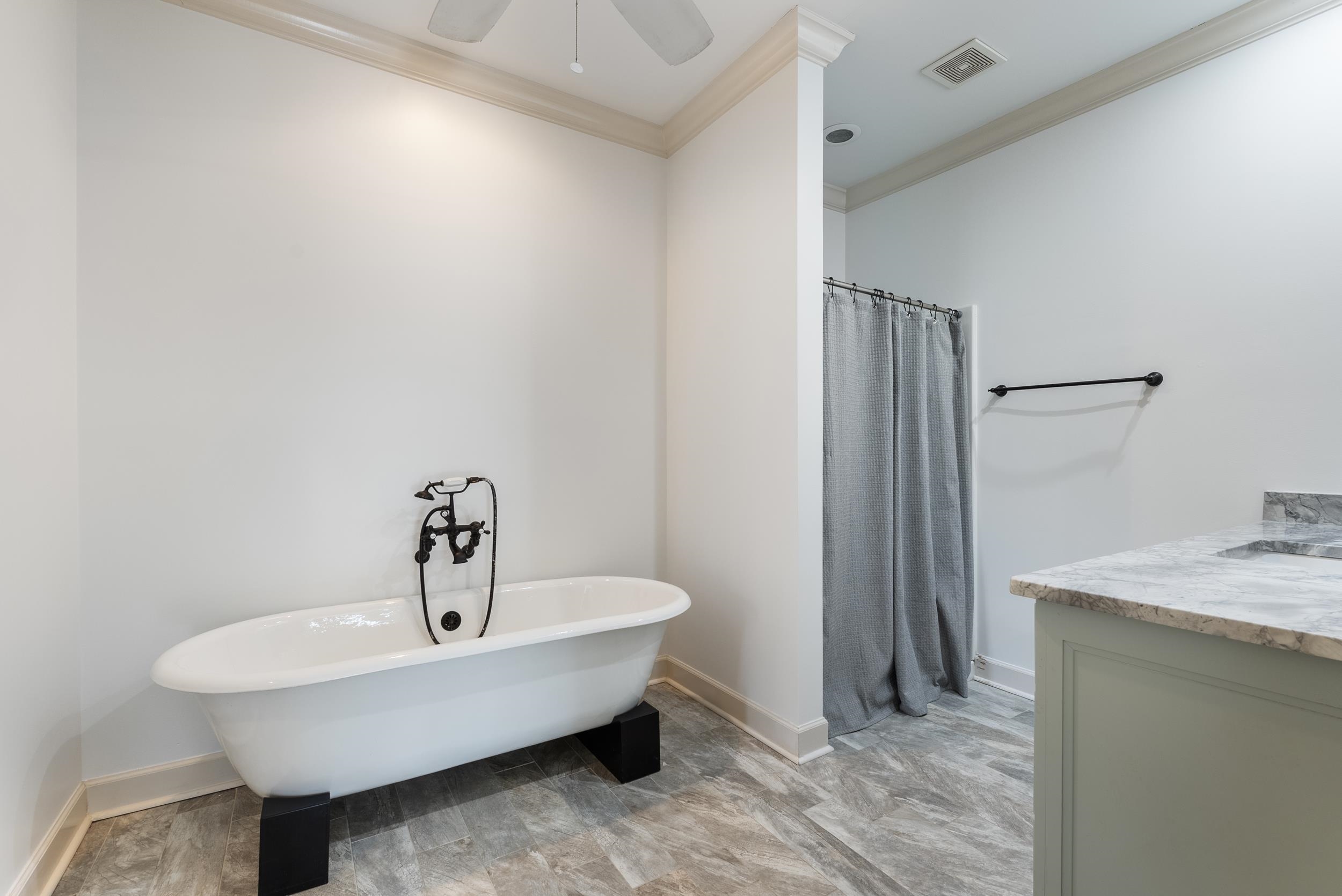 LINCOLN PARK - Residential