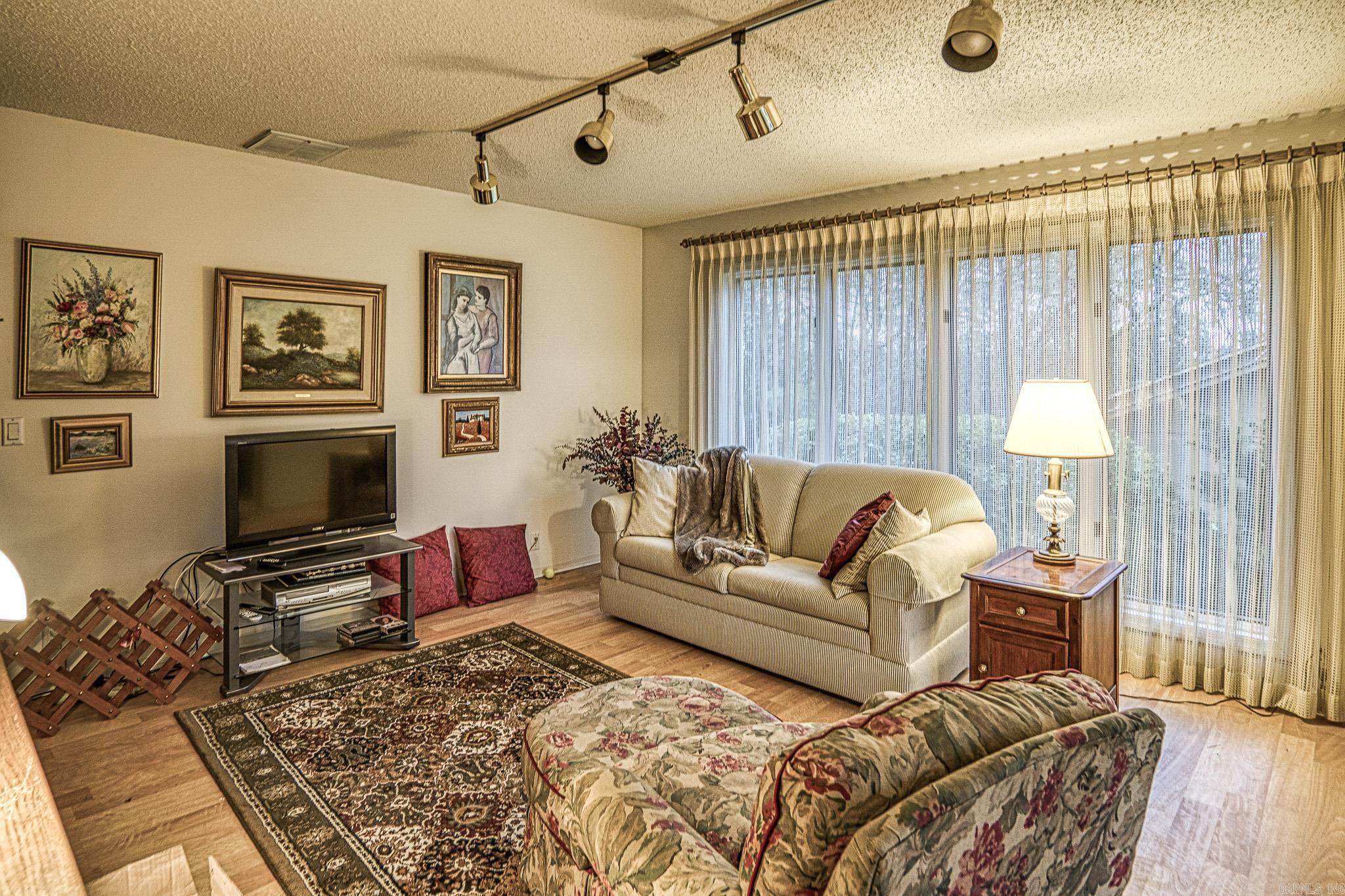 BALLESTEROS - Residential