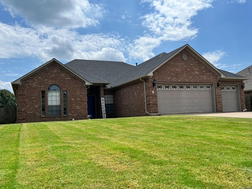 !!!!WOW!!!! SELLER OFFERING A $5,000 BUYER CREDIT to go toward rate buy down/closing costs!!!!! This 4 bed/2 bath home with a 3 car garage has it all and is ready to welcome its new owners! When entering the full brick home you will be greeted with tall ceilings, an open concept floor plan, large living area, eat-in area as well as formal dining or office space. To your left you will find the master bedroom with on suite, and one of the three guest bedrooms all of which have walk in closets, on the far side of the house are bedrooms three and four with guest bath. Covered back porch, new roof in 2022, new flooring 2022, new stove 2022. Come take a peek!    ***MOTIVATED SELLERS***