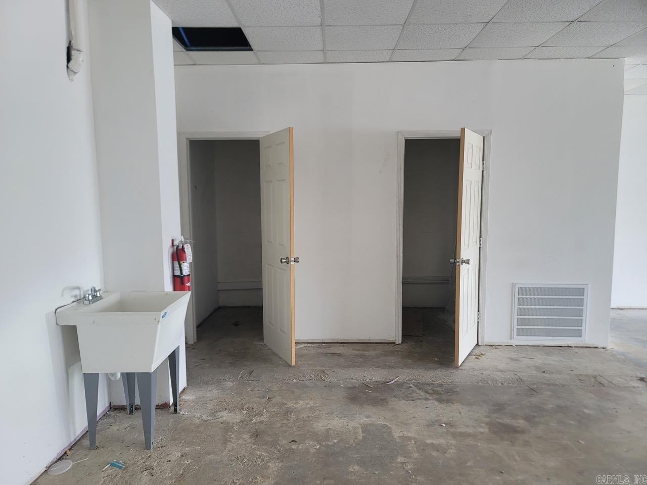 1N-13-27 - Residential Lease