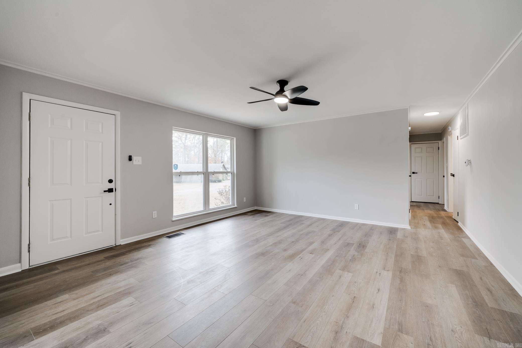 BEAUTIFUL LAKEVIEW - Residential