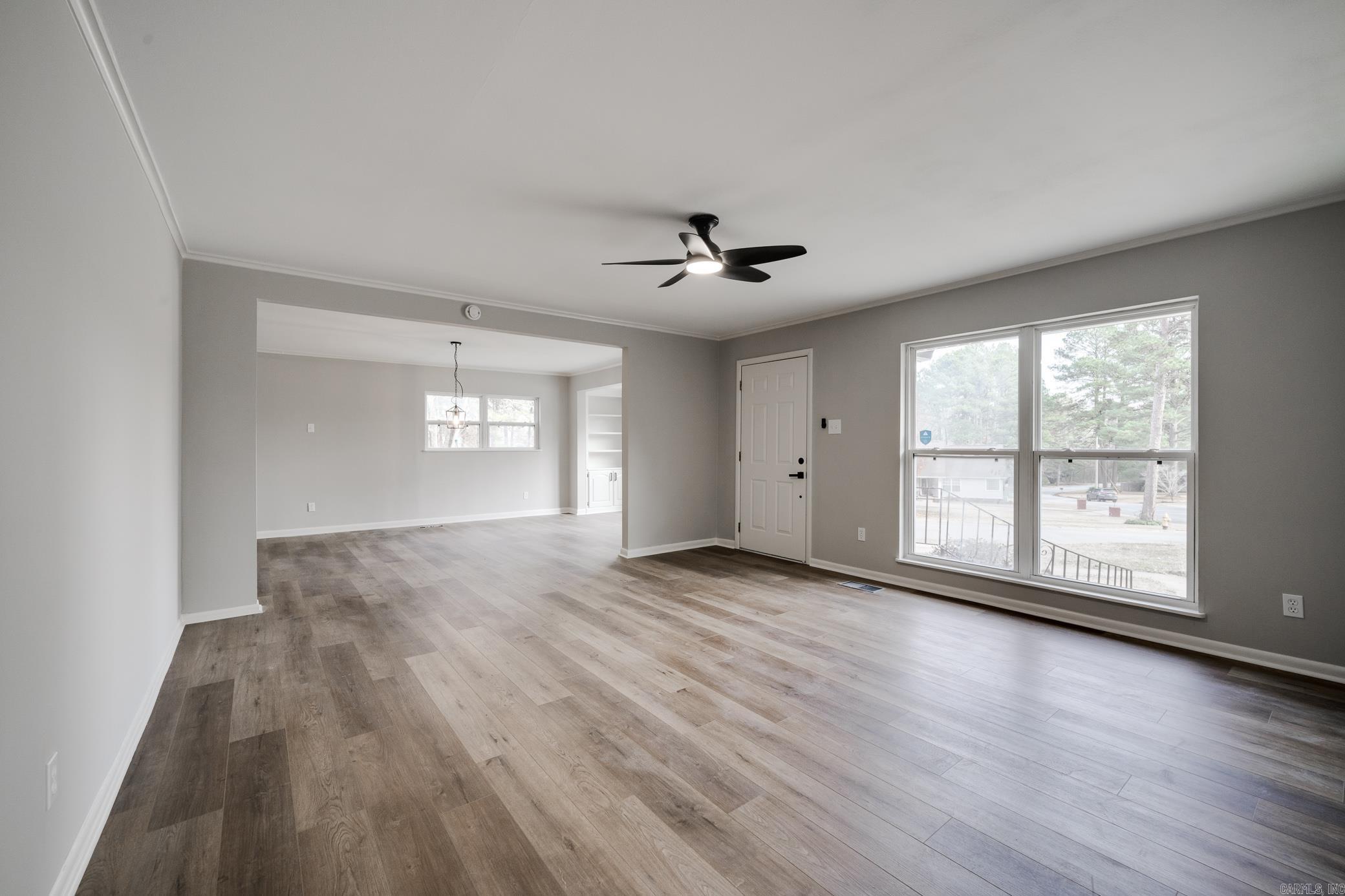 BEAUTIFUL LAKEVIEW - Residential